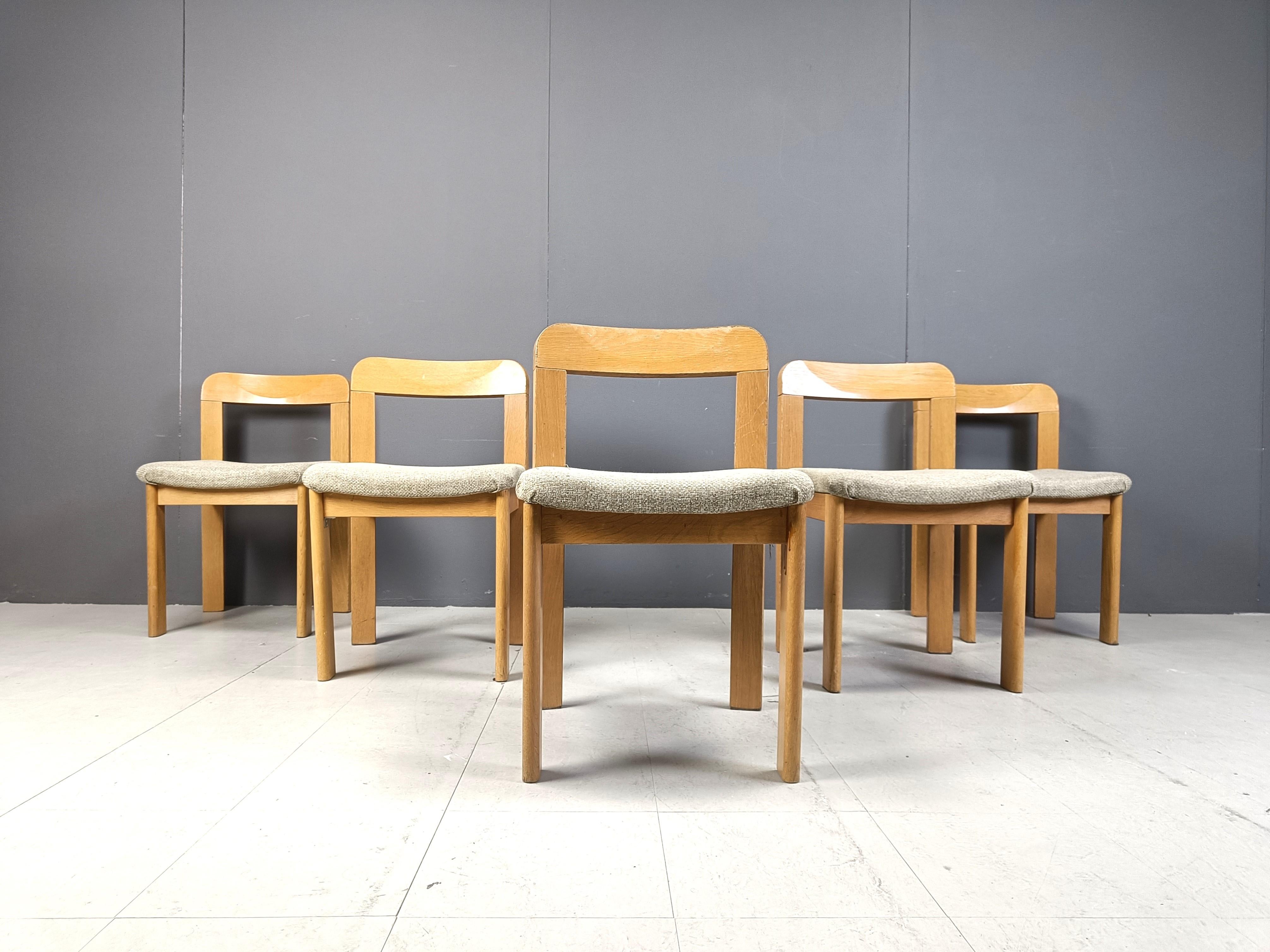 Fine XX secolo Set di 5 sedie da pranzo brutaliste, anni '70 in vendita