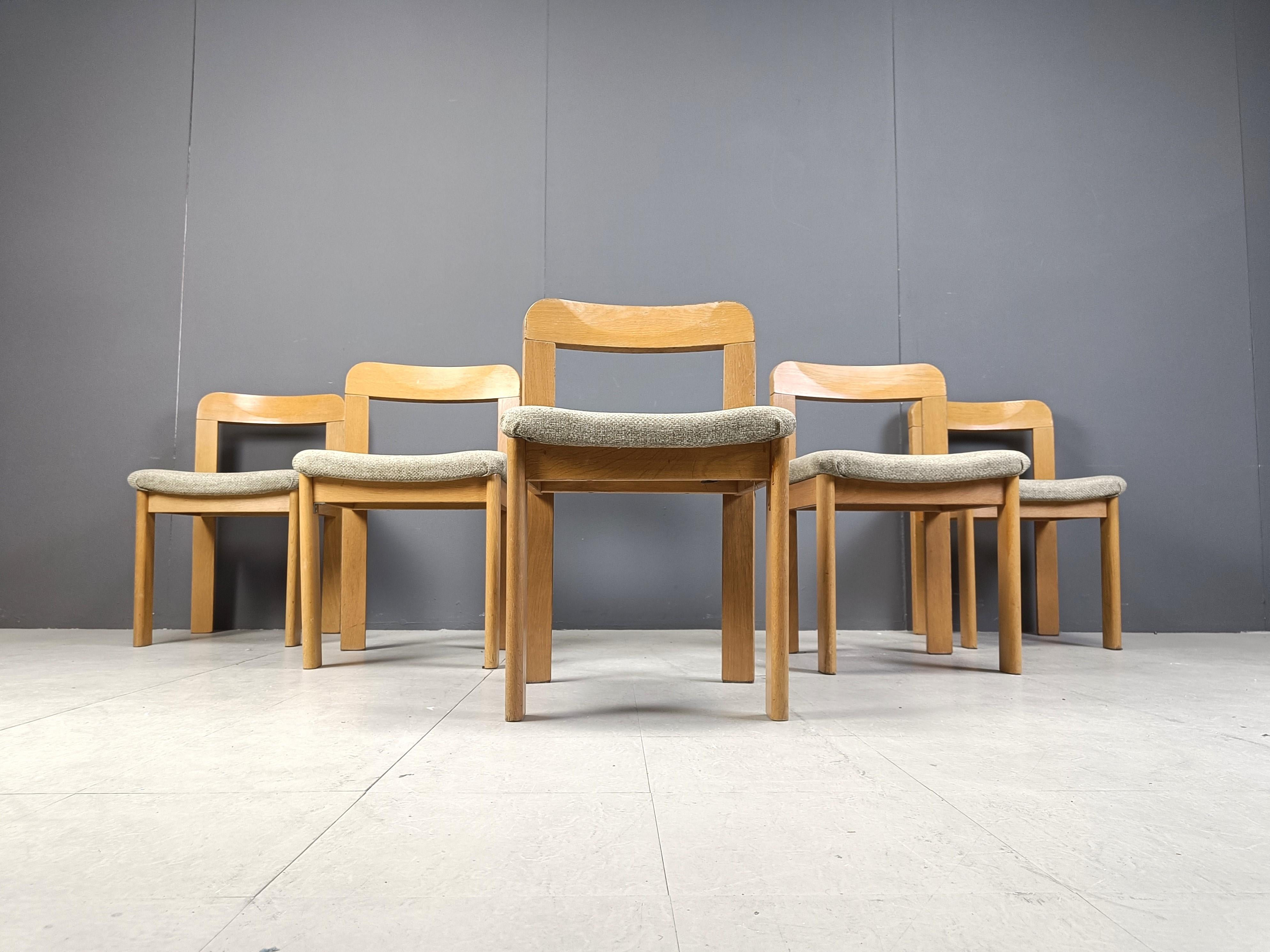 Tessuto Set di 5 sedie da pranzo brutaliste, anni '70 in vendita