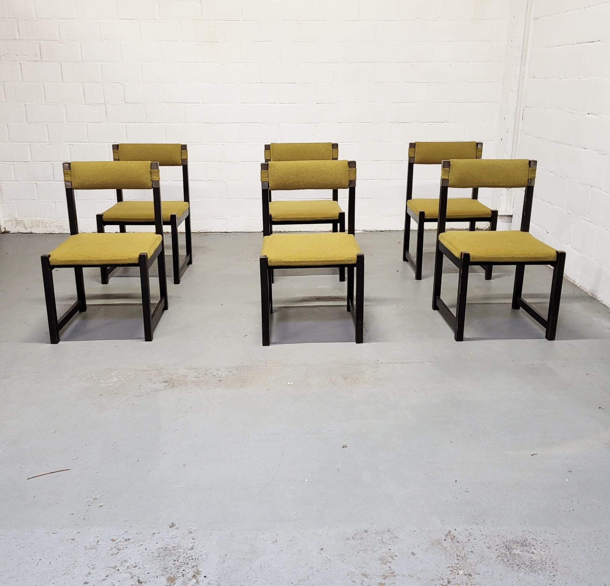 Set of 6 brutalist dining chairs by Emiel Veranneman for Decoene, 1970s In Good Condition In HEVERLEE, BE