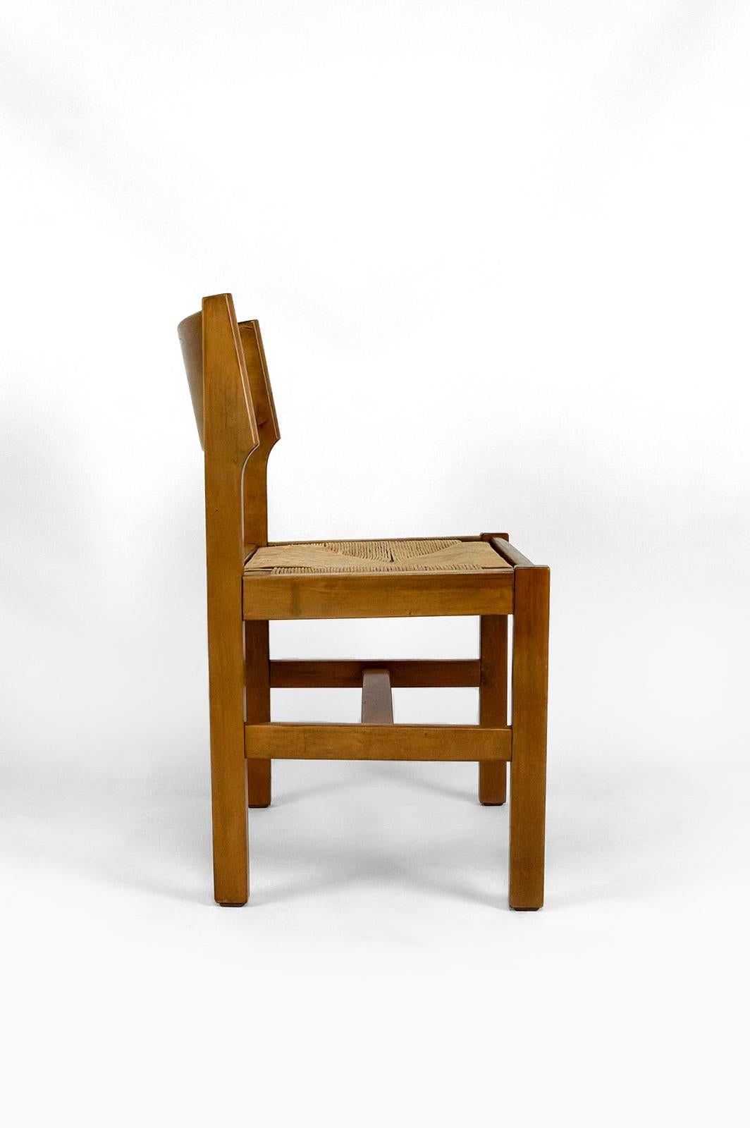 Ensemble de 6 chaises brutalistes en orme avec assise en paillis, Maison Regain, Circa 1960 en vente 5