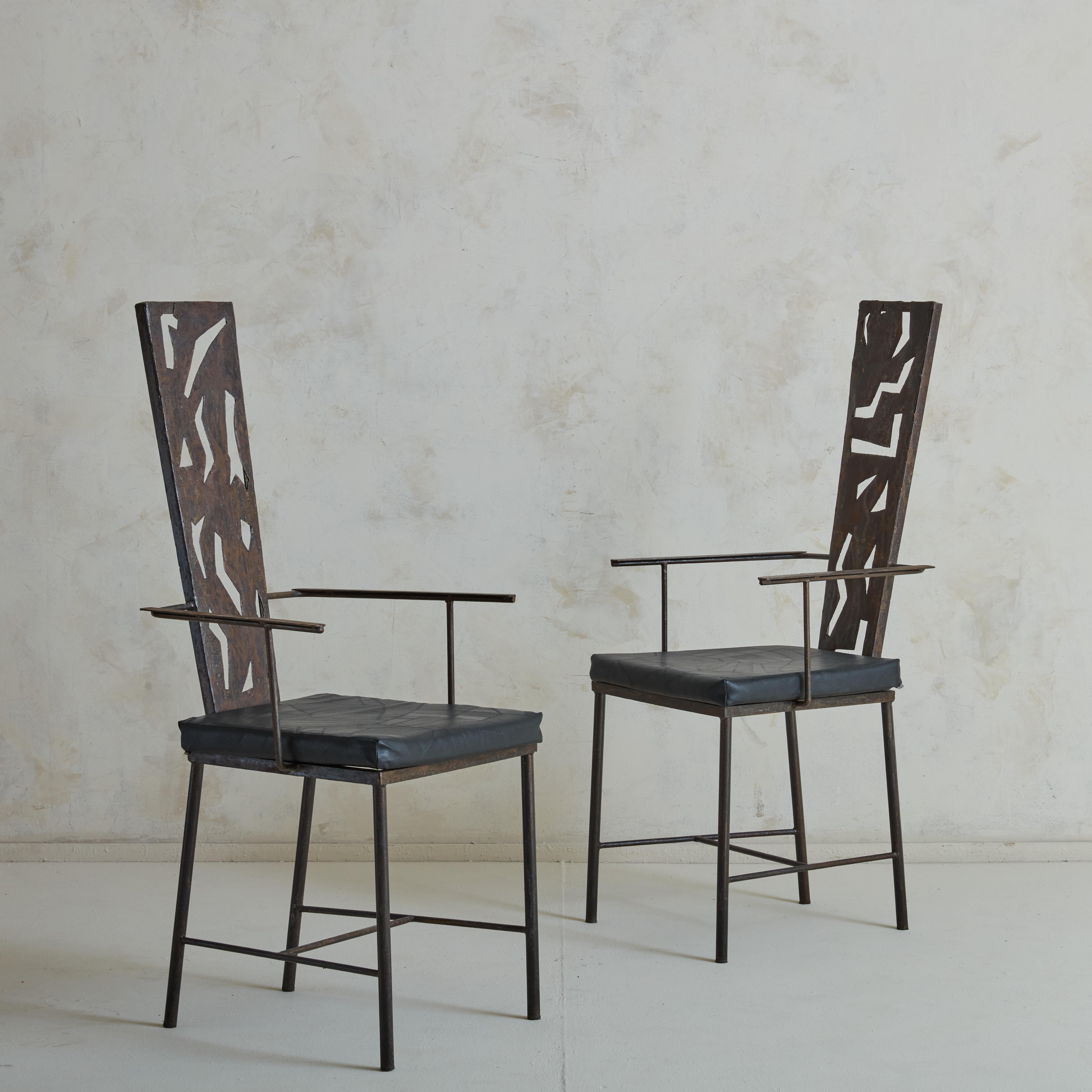 Beautiful set of 6 unique welded iron brutalist chairs, with negative space geometric abstract shapes on the backrest and black leather removable cushion.

Brutalism is an architectural current, born in the 1950s in England, seen as the overcoming