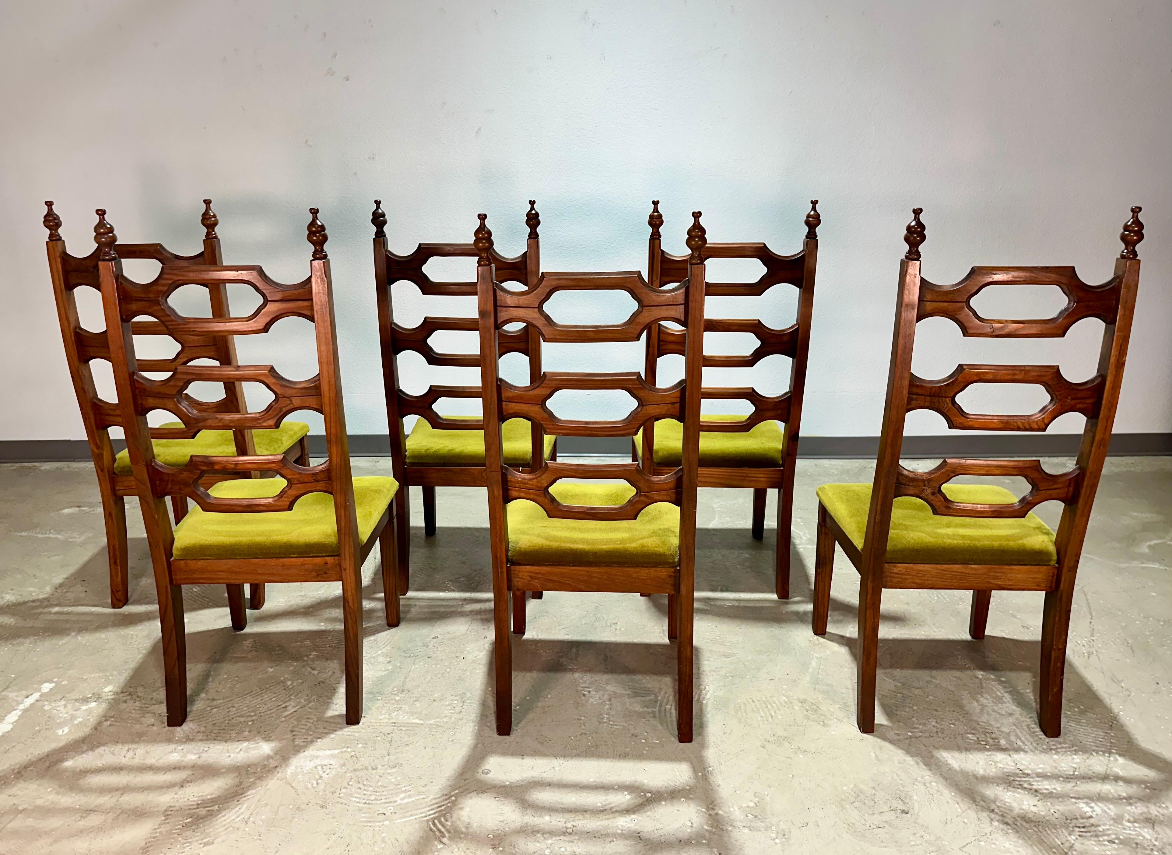 Tissu Ensemble de 6 chaises de salle à manger en pin brutalistes sculptées par Aquarius Afrique du Sud en vente