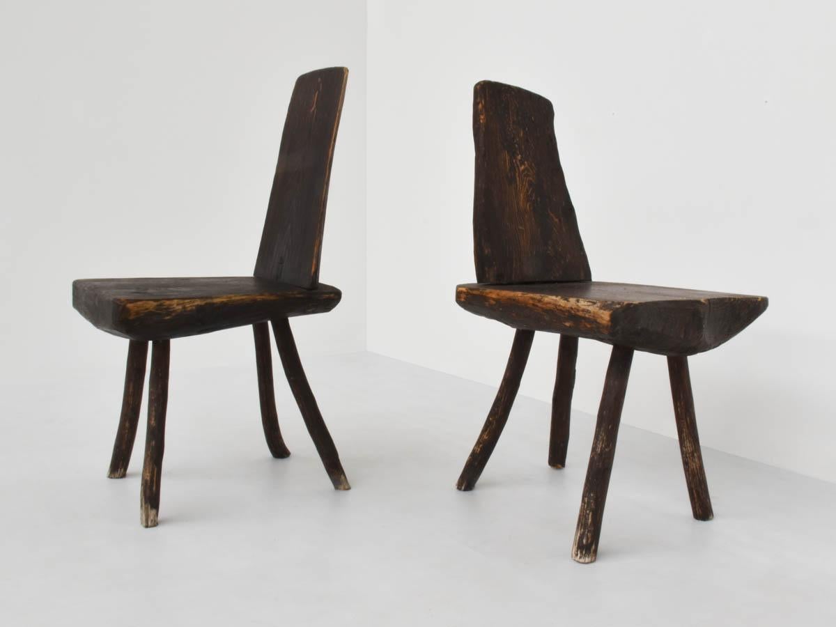 Milieu du XXe siècle Ensemble de 6 chaises en bois brutaliste en vente