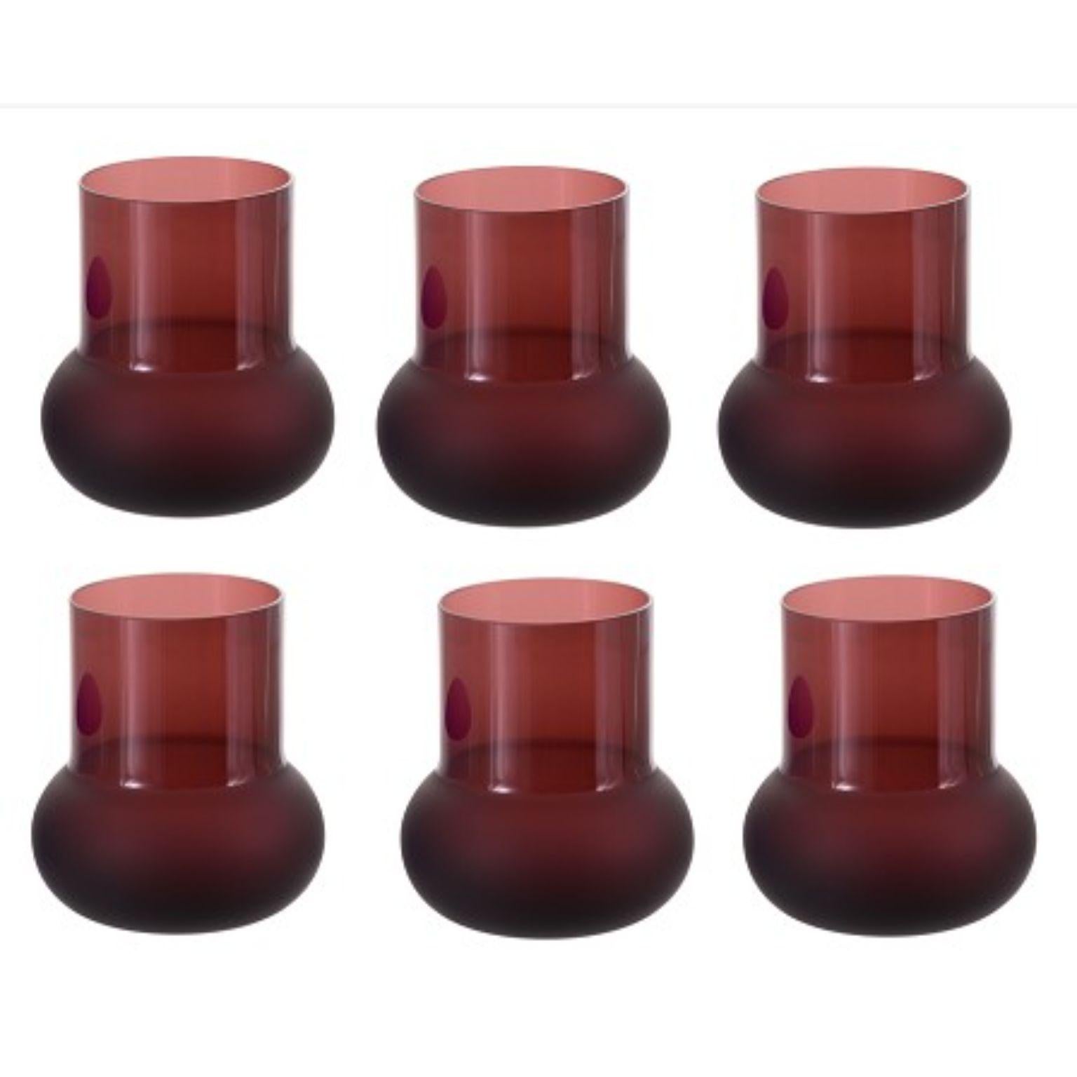 Set of 6 burgundy glasses by Pulpo
Dimensions: D10 x H11 cm
Materials: handmade glass

Pick them, pour them, roll them, and hold them; a kaleidoscope of colour, form and texture awaits. The potpourri collections by German designer Meike Harde