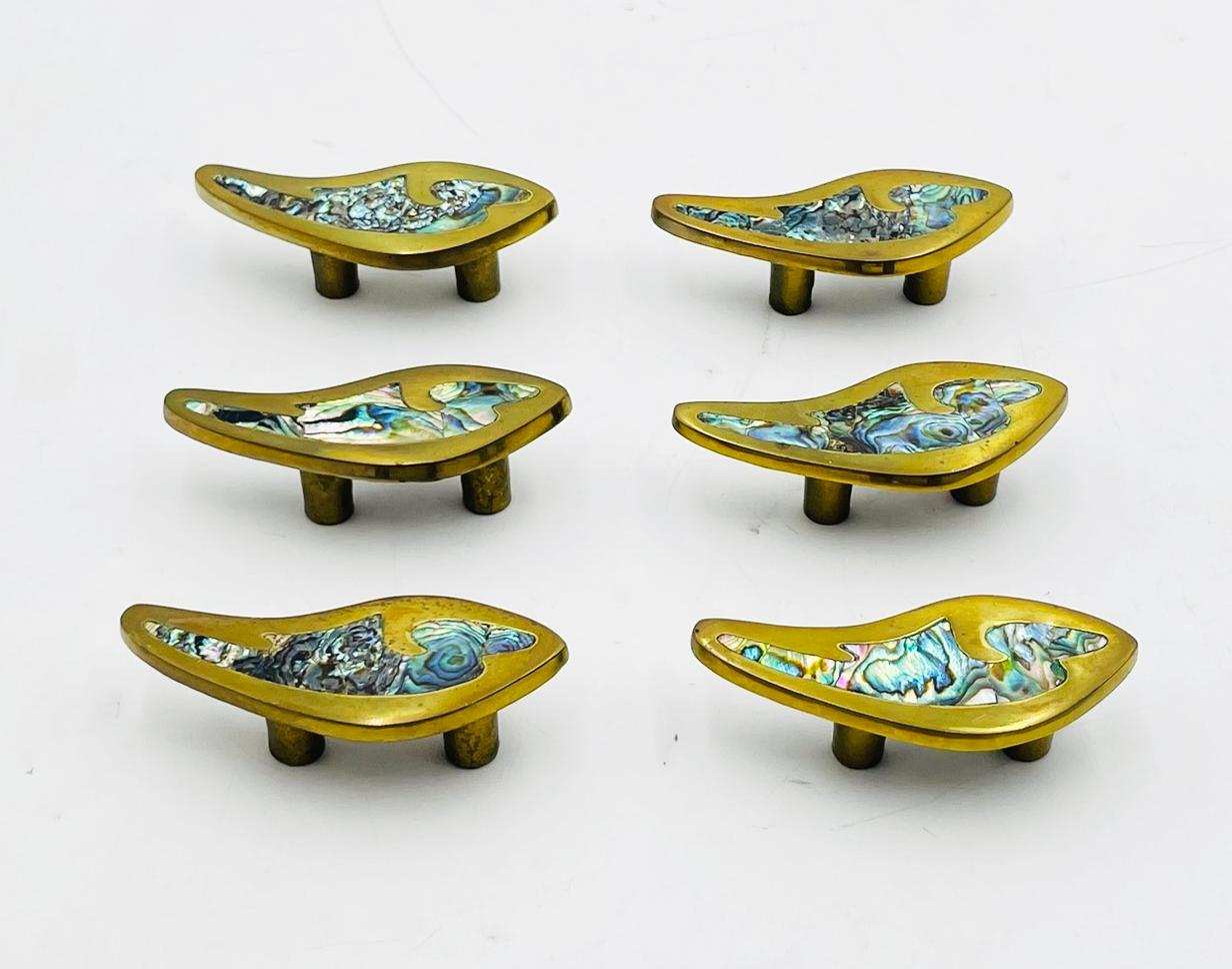 Mexican Set of 6 Cabinet Pulls in Brass & Abalone Shell Inlay by Peñoles, Mexico 1950s For Sale