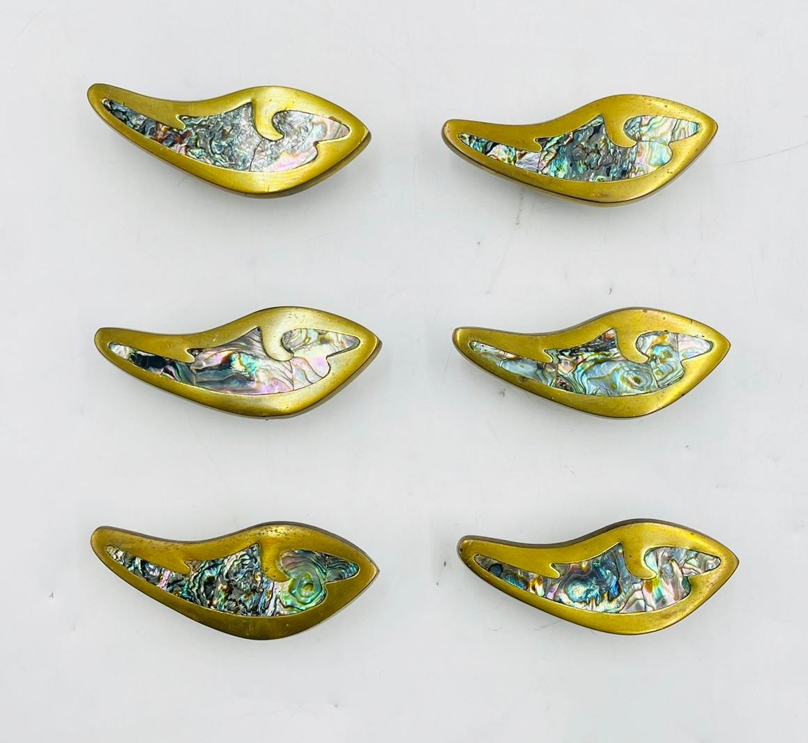 Hand-Crafted Set of 6 Cabinet Pulls in Brass & Abalone Shell Inlay by Peñoles, Mexico 1950s For Sale