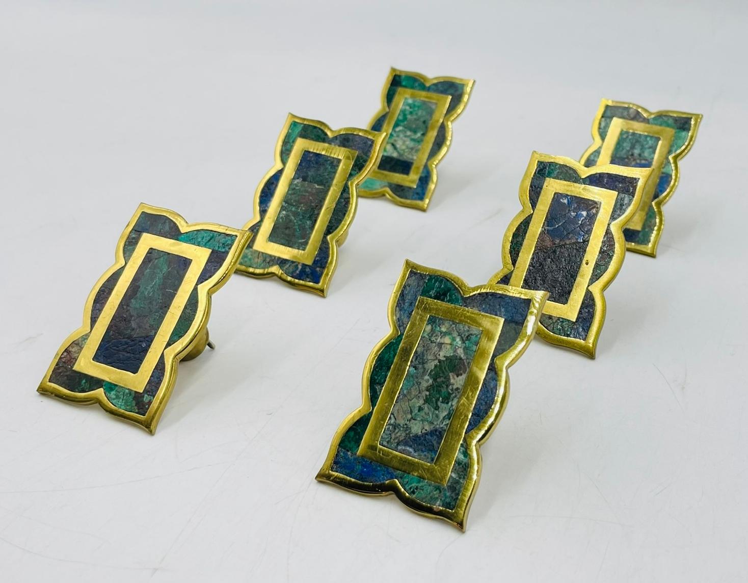 Set of 6 Cabinet Pulls in Brass & Stone inlay by Los Castillo, Mexico 1950s In Good Condition For Sale In Los Angeles, CA