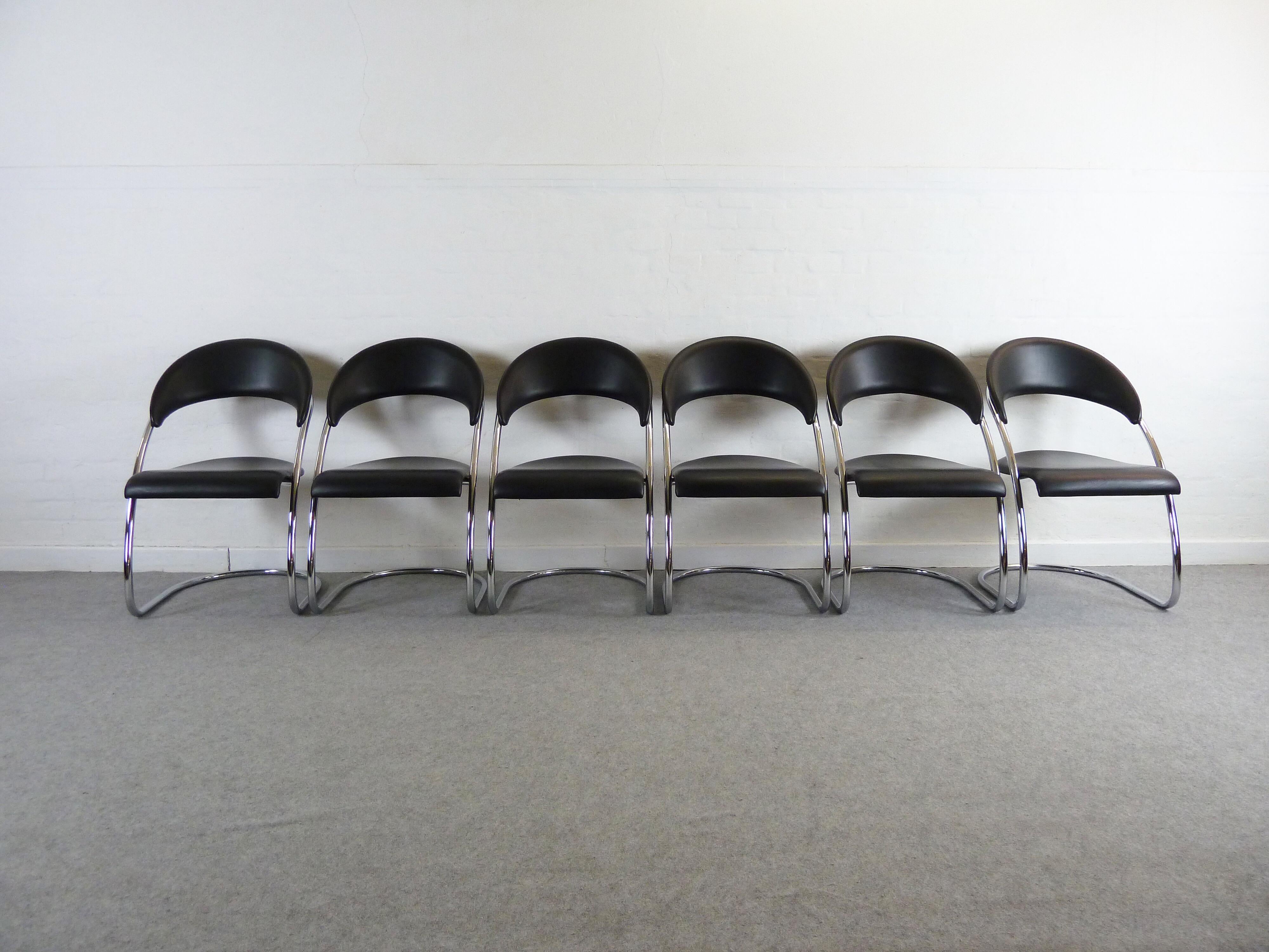 Set of 6 Cantilevered Chairs Thonet Bauhaus Model ST14 Hans Luckhardt In Good Condition For Sale In Halle, DE