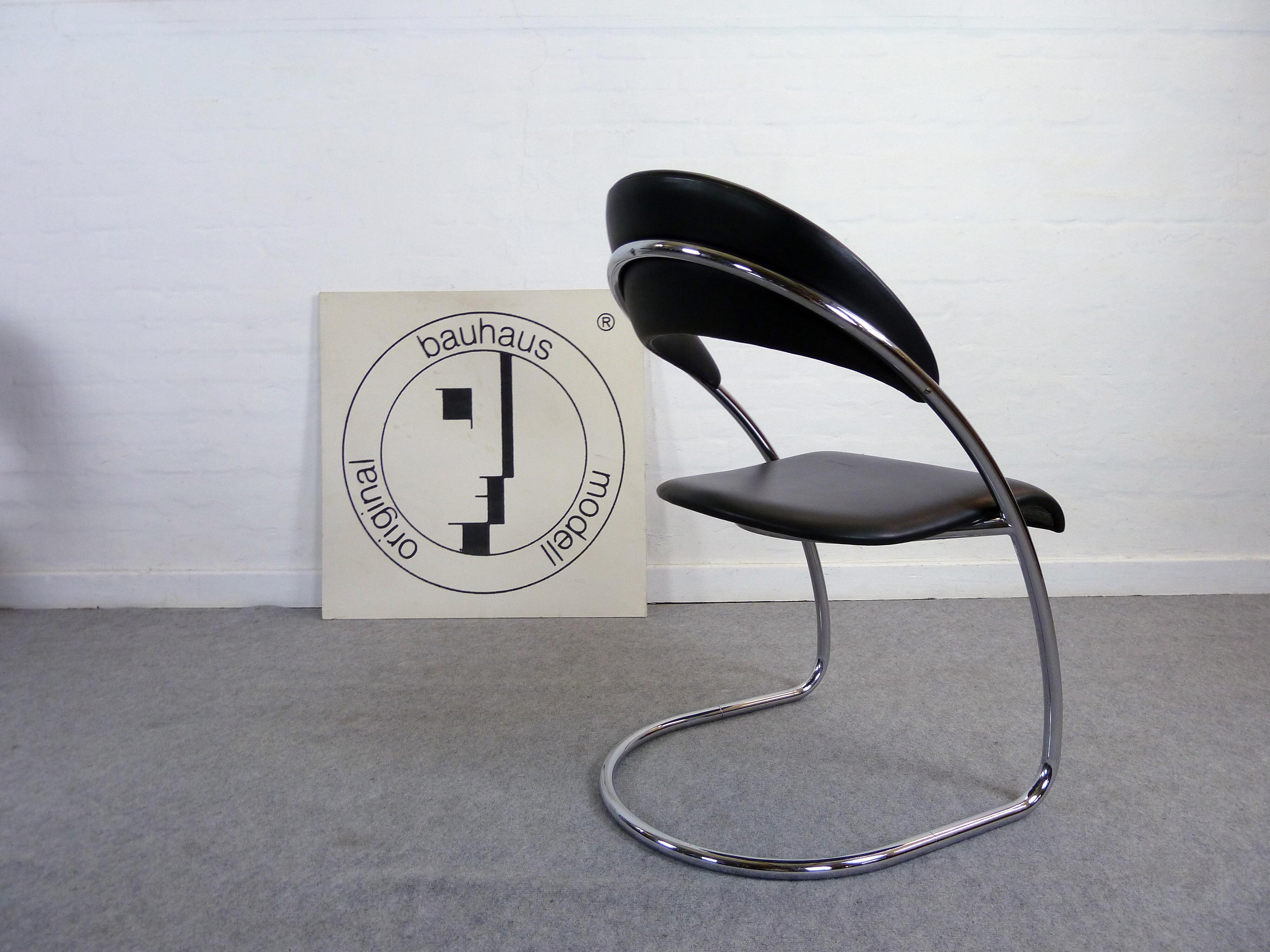 Metà XX secolo Set di 6 sedie a sbalzo Thonet Bauhaus Modello ST14 Hans Luckhardt in vendita