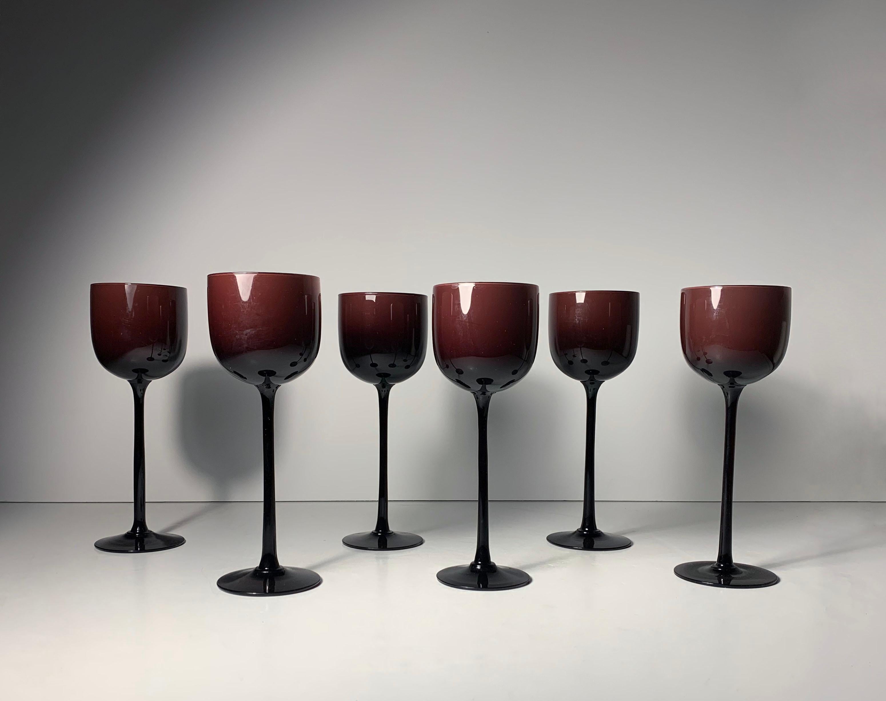 Set of 6 Carlo Moretti / Empoli Cased Glass Plum Wine Glasses In Good Condition For Sale In Chicago, IL