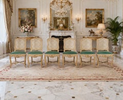 Satz von 6 geschnitzten und lackierten Holzstühlen im Louis XV-Stil, 20. Jahrhundert.