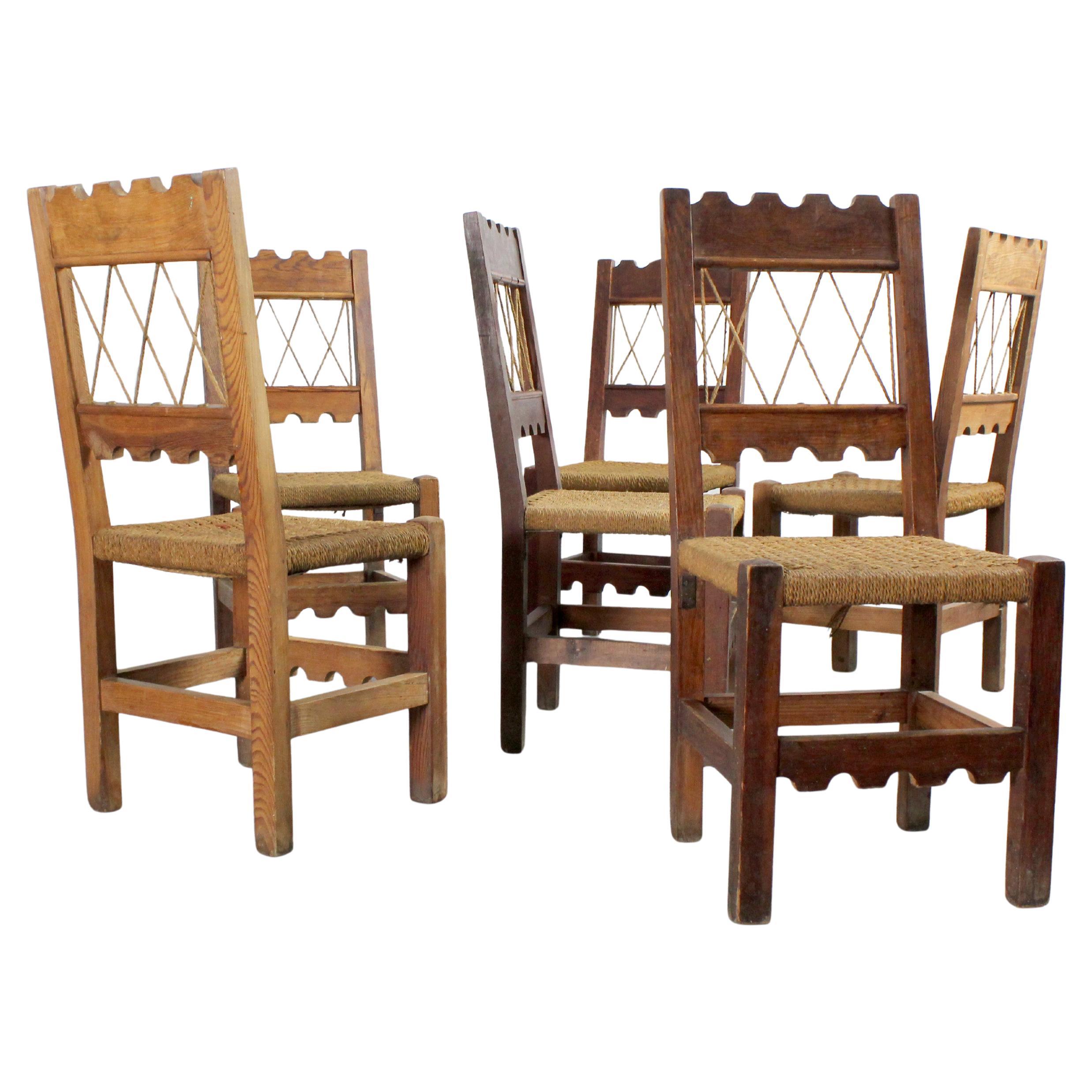 Juego de 6 sillas de madera tallada con asiento de fibra natural tejida - España - c. 1960 en venta