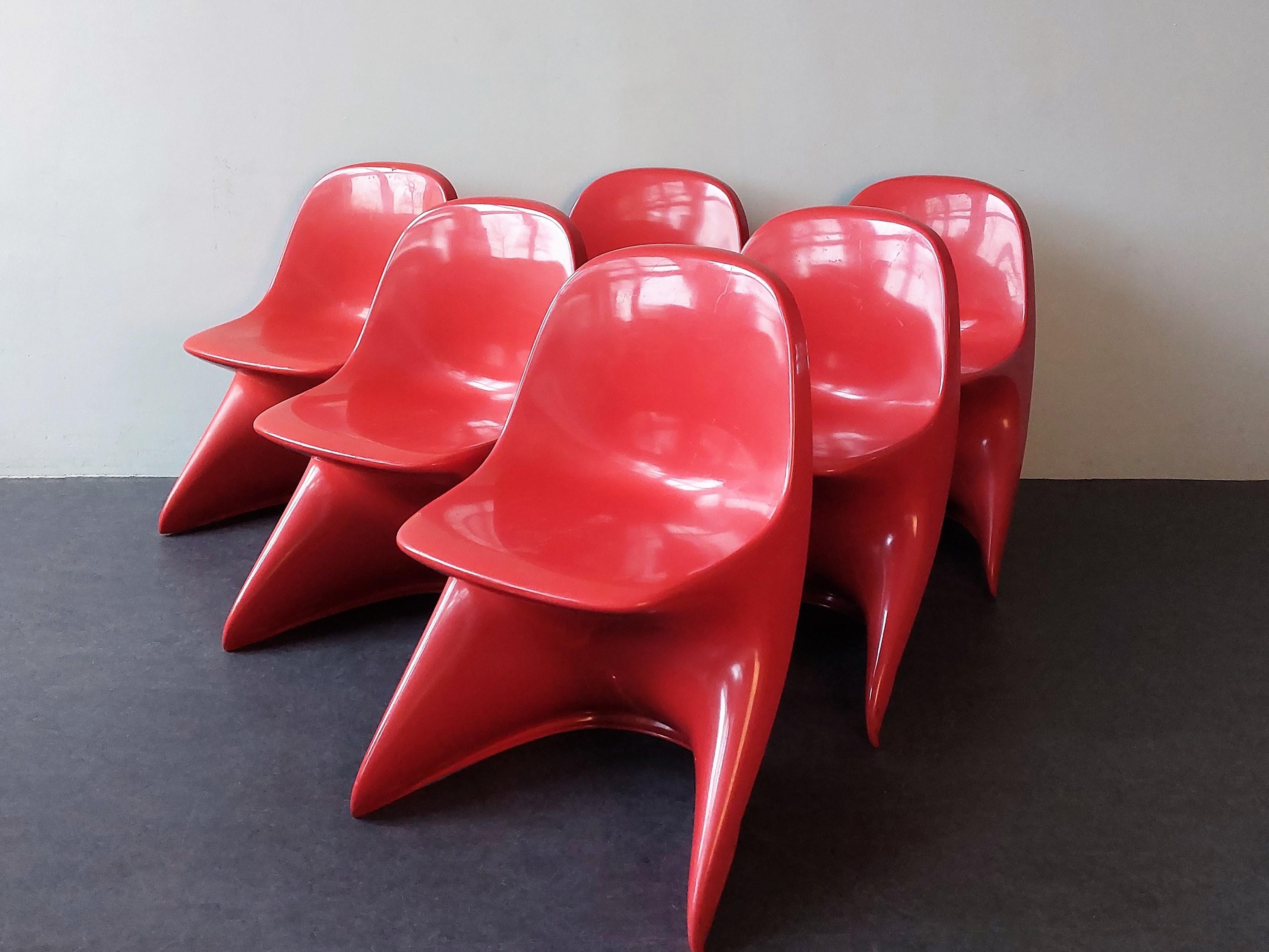 This iconic children's chair, model Casalino1, was designed by Alexander Begge for Casala in Italy in the 1970's. It is still just as popular 50 years on because of its unique and timeless shape. The chair is stackable and because of its plastic