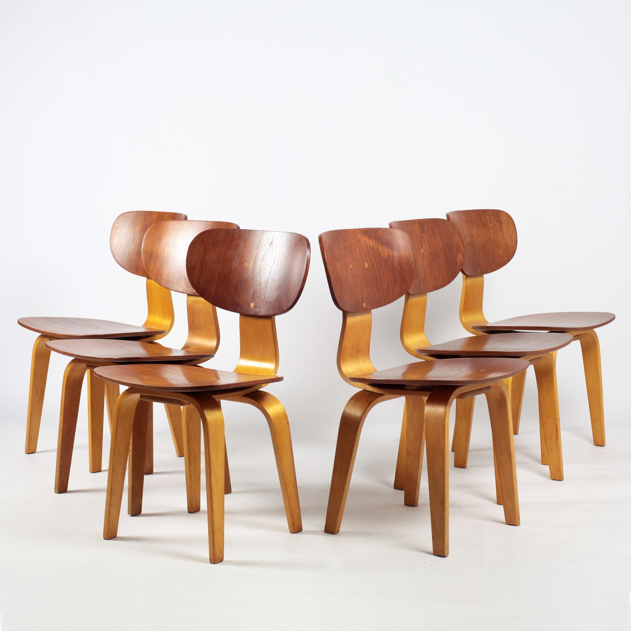Beautiful set of 6 dining chairs designed by Cees Braakman for Pastoe. These SB13 Combex series chairs are made in bent teak and beech plywood.
Very nice patina.