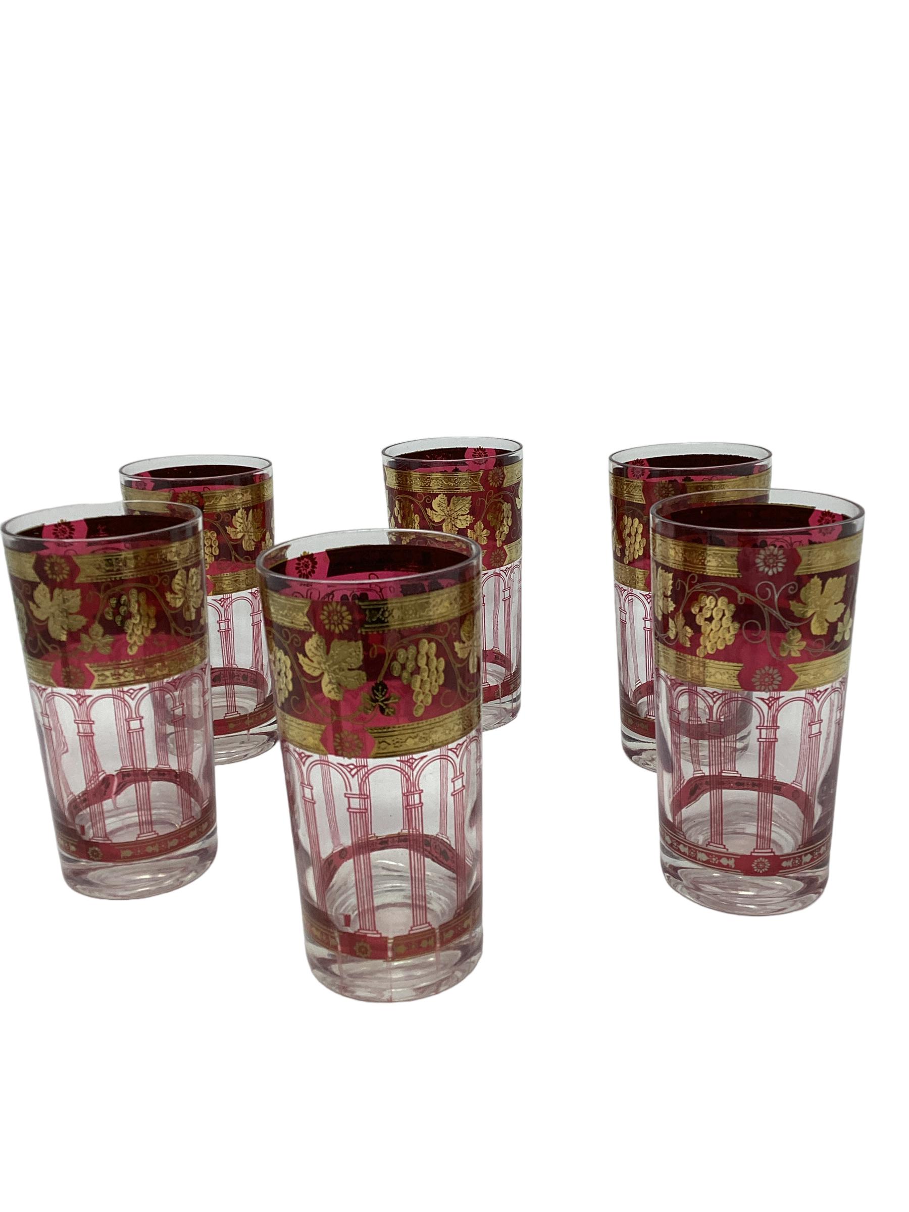 Milieu du XXe siècle Ensemble de 6 verres à boules hautes Cera Cranberry avec raisins et colonnes arquées  en vente