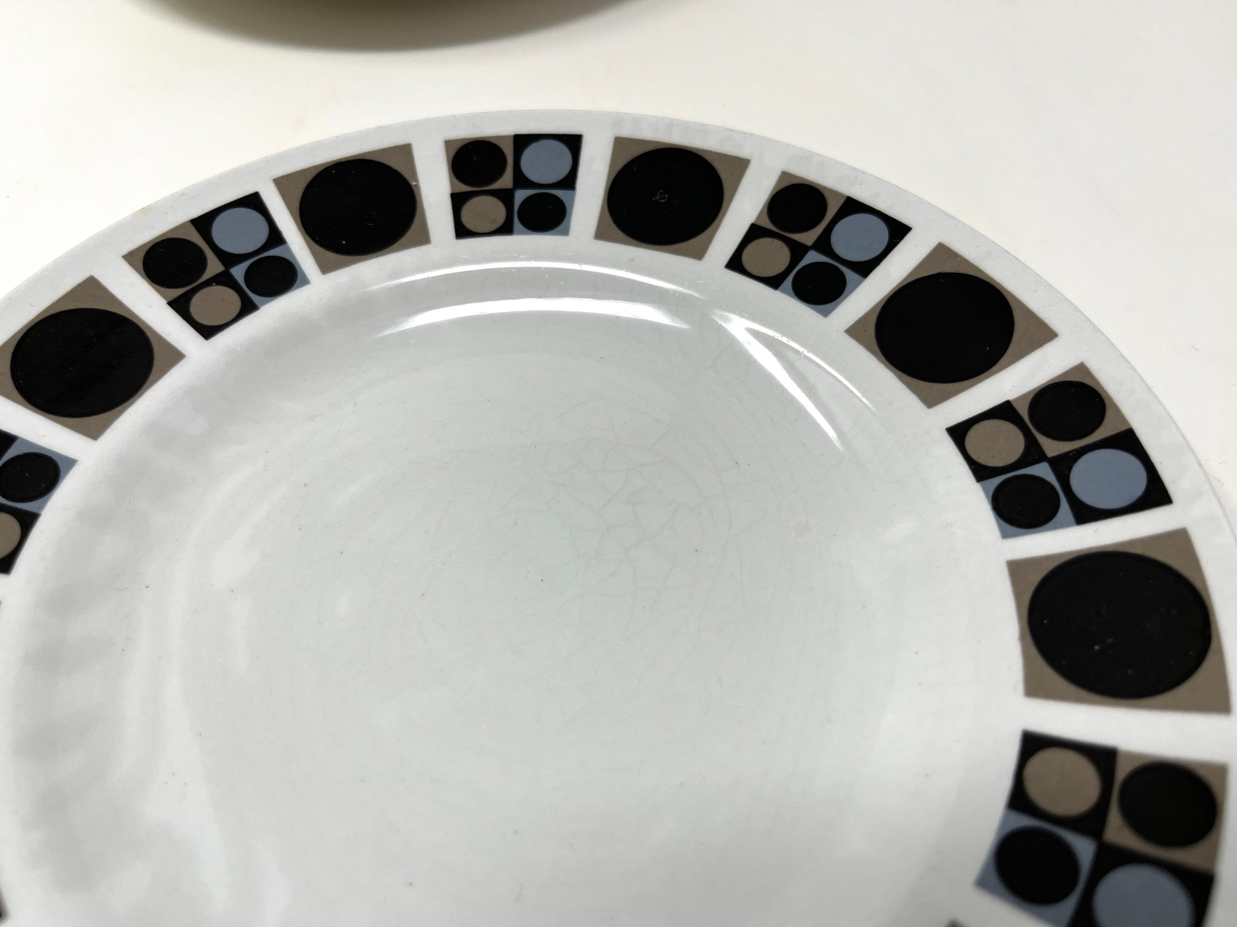 Set of 6 Ceramic English Earthenware Tea Plates in Focus Pattern by Midwinter For Sale 4