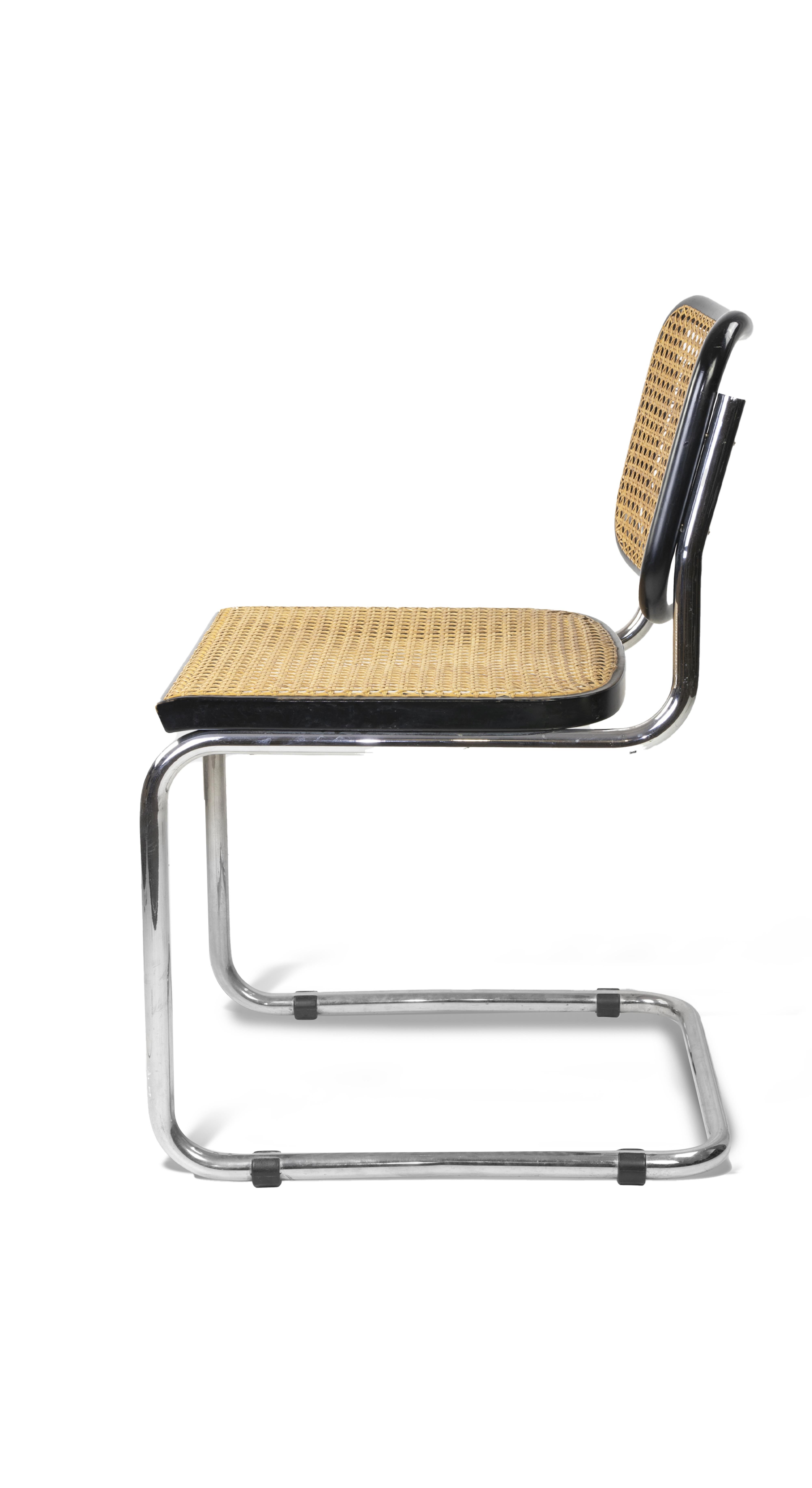 Set of 6 CESCA Chairs by Marcel Breuer for Dino Gavina, Italy 1970s. 

Load-bearing structure in mannesmann-type continuous tubular steel, cold-bent chrome-plated. Seat and backrest made of black lacquered wooden frame inside in Vienna straw