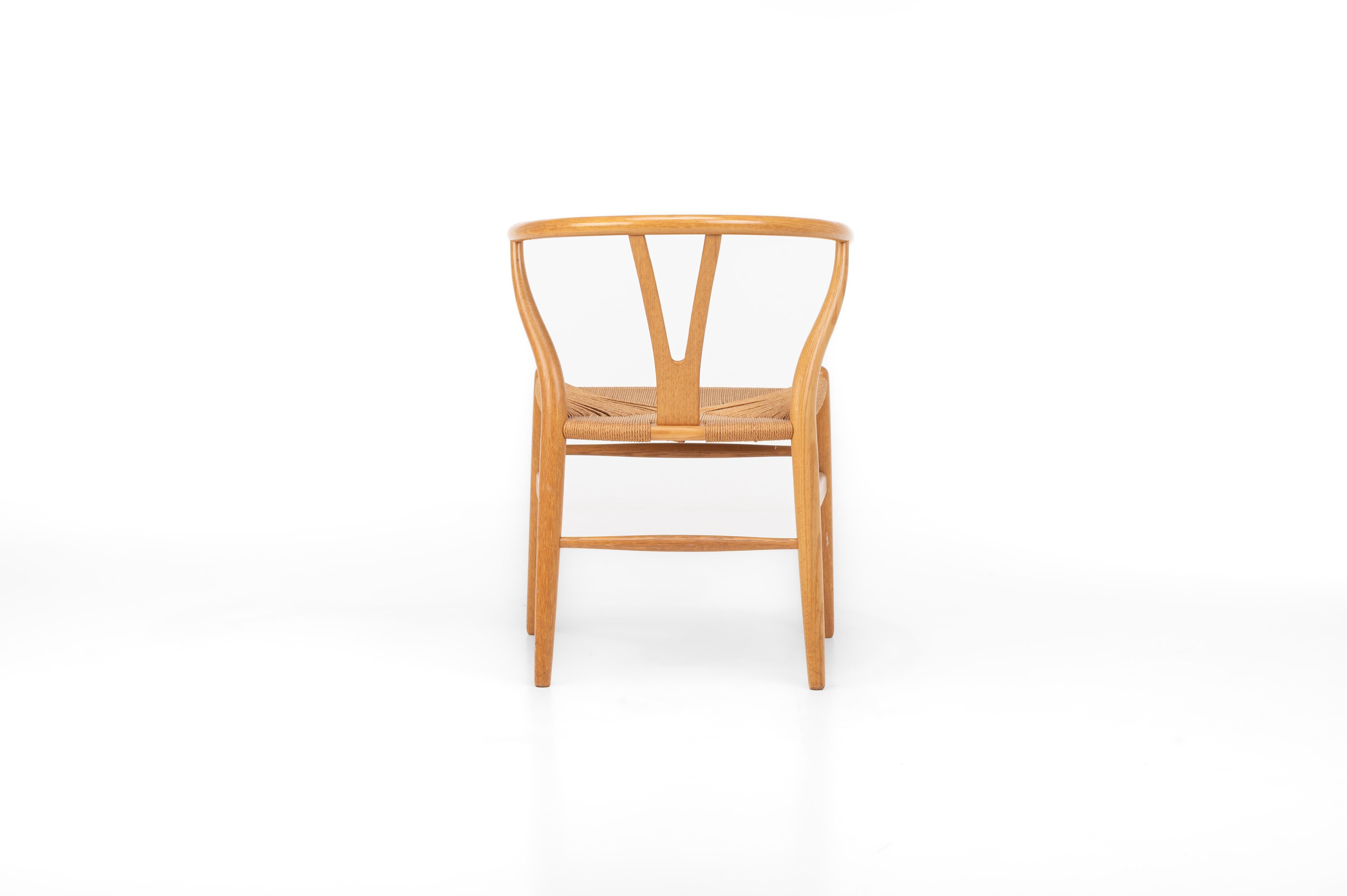 Ensemble de 6 chaises de salle à manger en forme de triangle 'CH24' par Hans J Wegner pour Carl Hansen, Danemark en vente 1