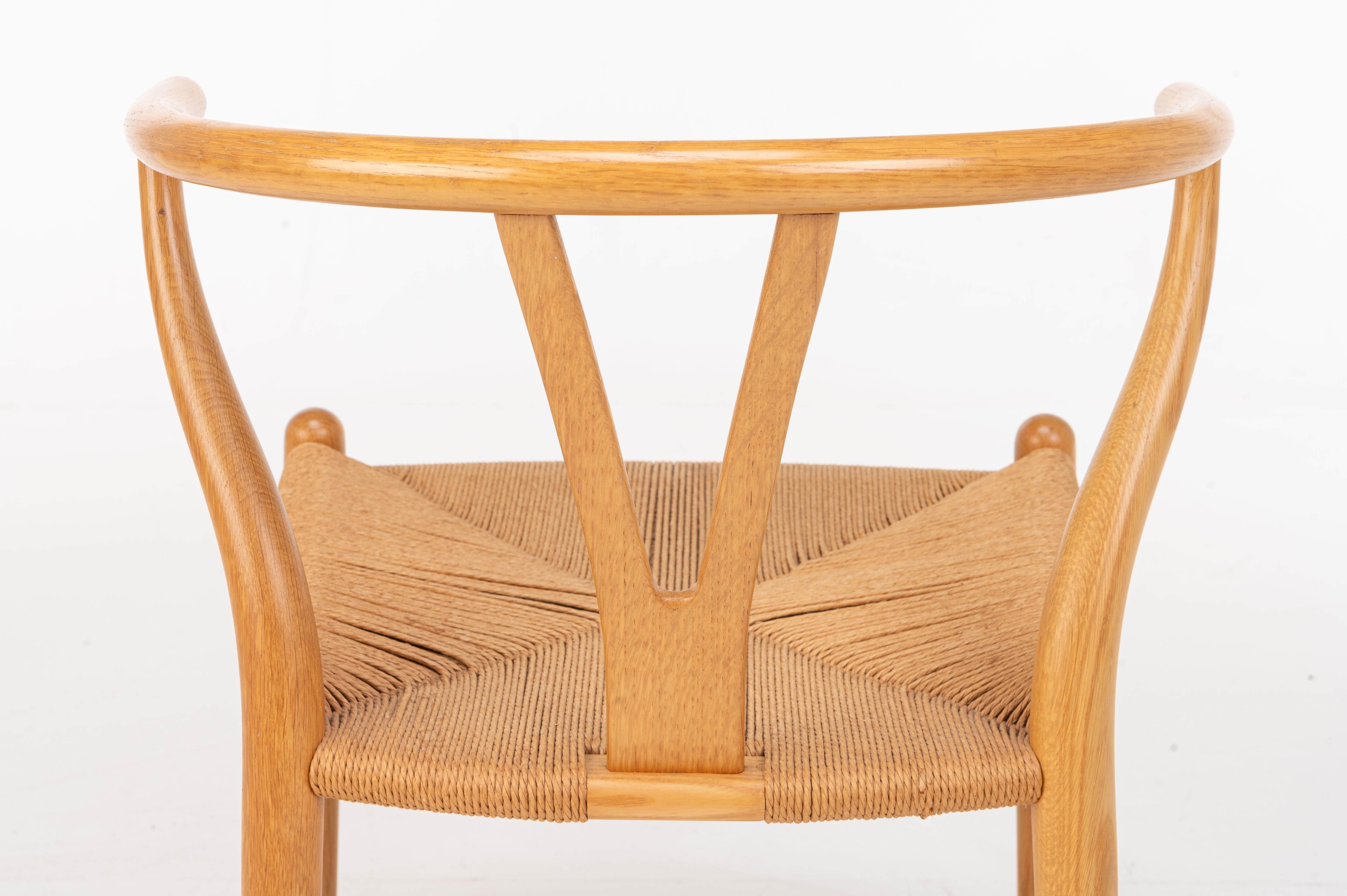Ensemble de 6 chaises de salle à manger en forme de triangle 'CH24' par Hans J Wegner pour Carl Hansen, Danemark en vente 2