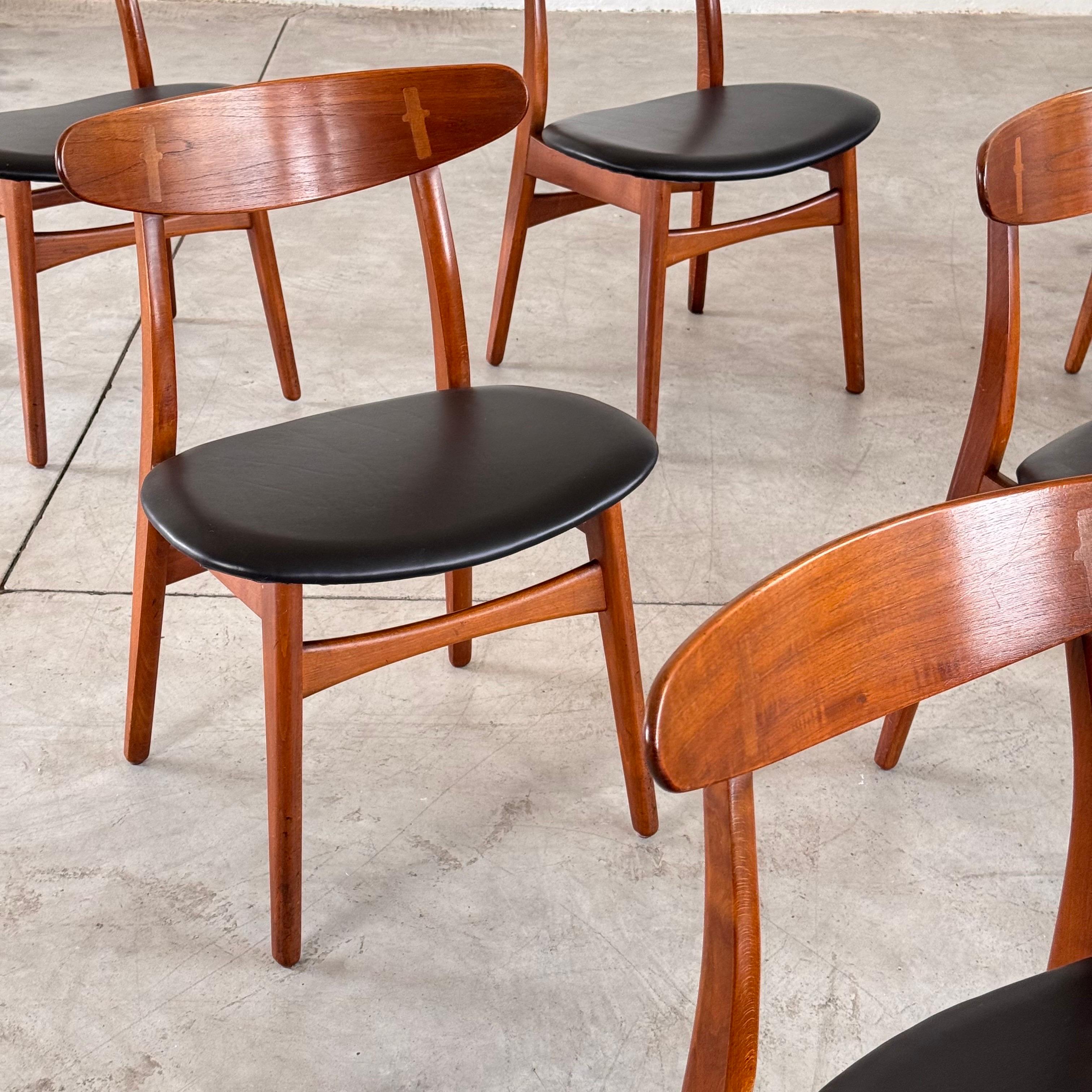 6 CH30 Stühle von Hans J. Wegner in schwarzem Leder, Carl Hansen & Søn, 1952 im Zustand „Gut“ im Angebot in Bagnolo Mella, Brescia