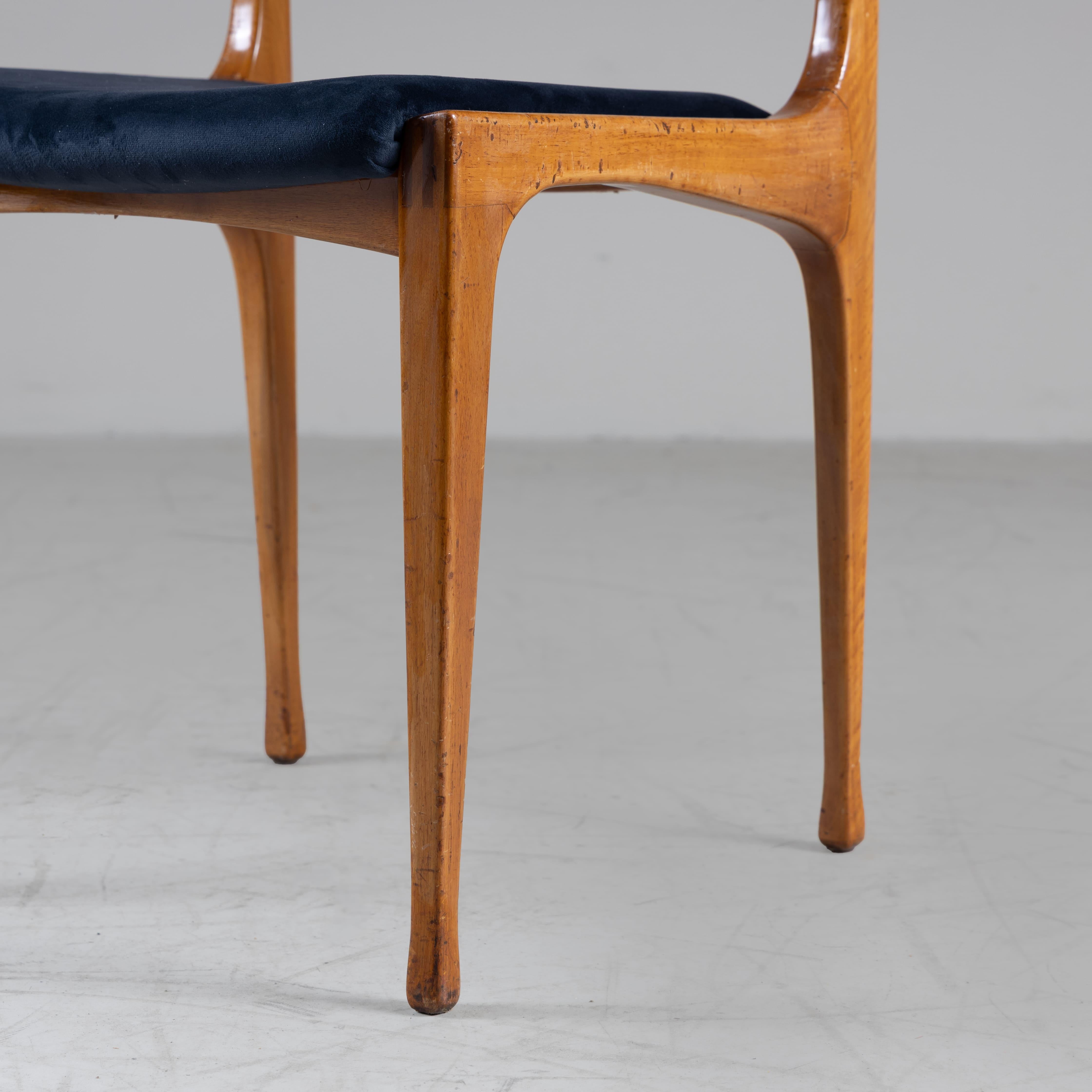 Satz von 6 Stühlen 693 Carlo De Carli Cassina, 1957, Holz und blauer Samt im Angebot 4