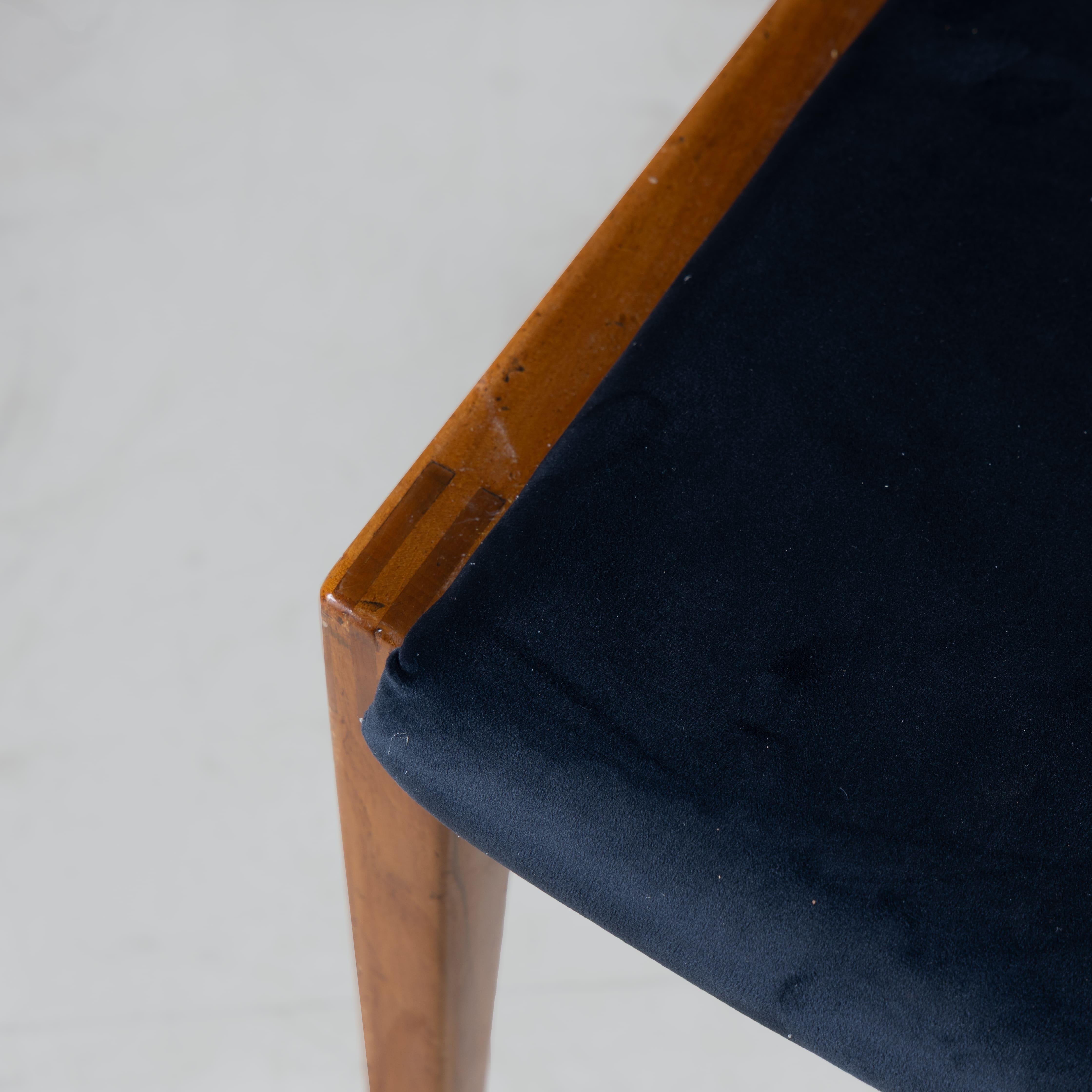 Satz von 6 Stühlen 693 Carlo De Carli Cassina, 1957, Holz und blauer Samt im Angebot 7