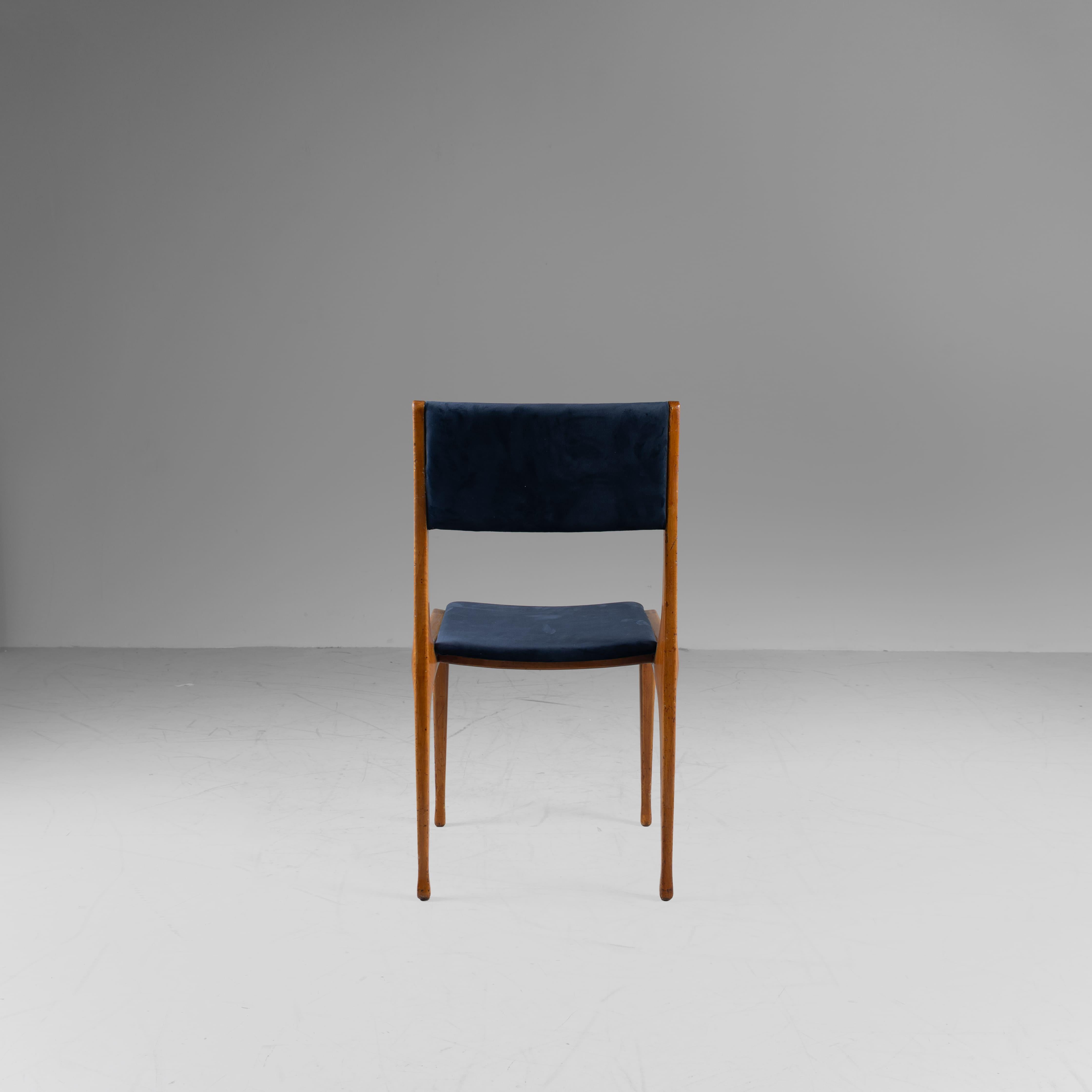 Satz von 6 Stühlen 693 Carlo De Carli Cassina, 1957, Holz und blauer Samt im Angebot 1