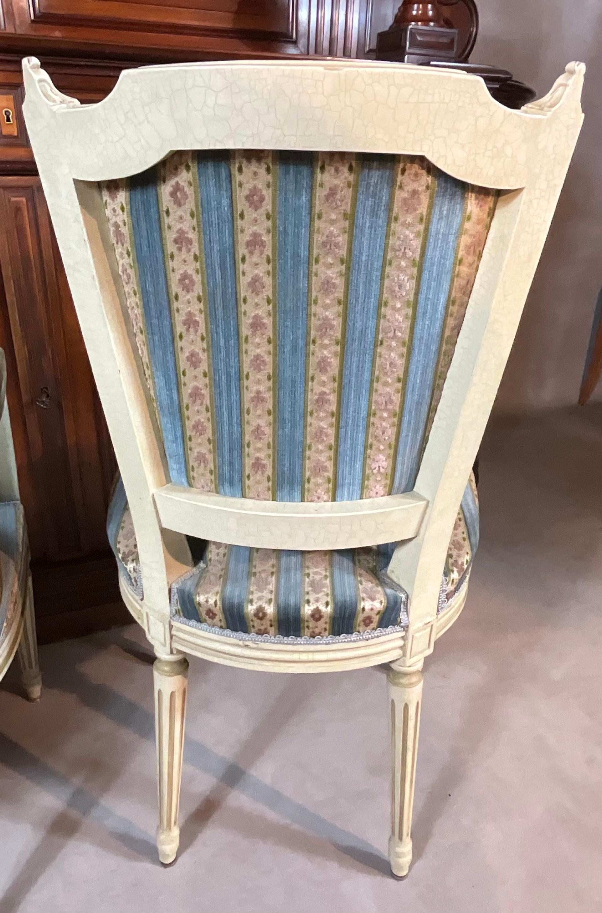 Satz von 6 Stühlen und einem Louis-XVI-Sessel aus dem späten 19. Jahrhundert im Angebot 3