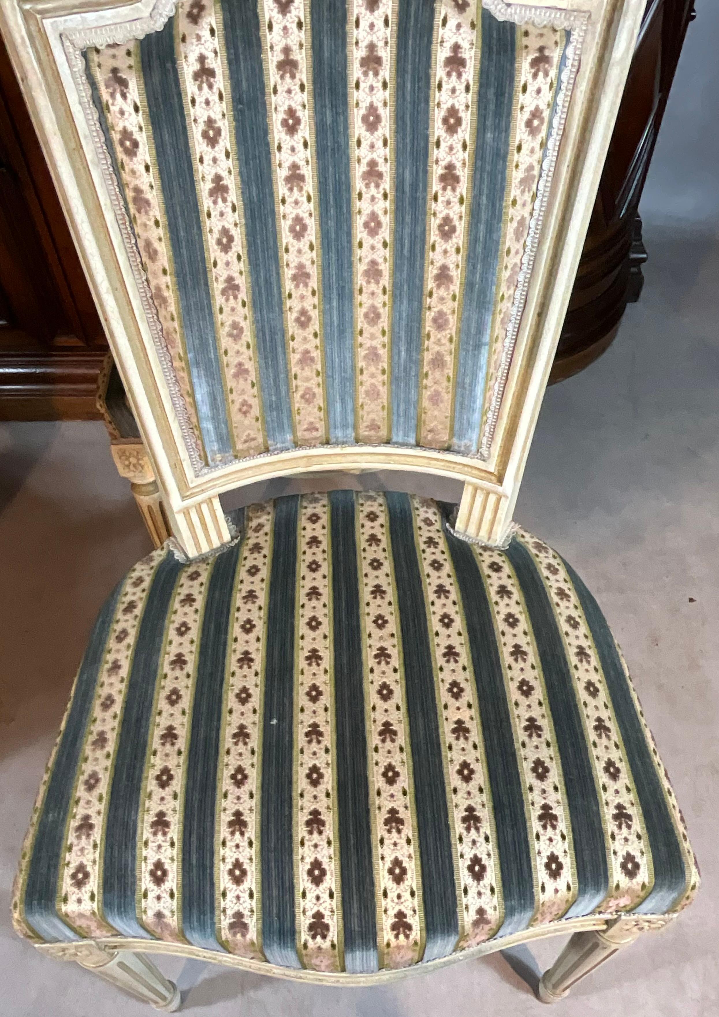 Satz von 6 Stühlen und einem Louis-XVI-Sessel aus dem späten 19. Jahrhundert (Buchenholz) im Angebot