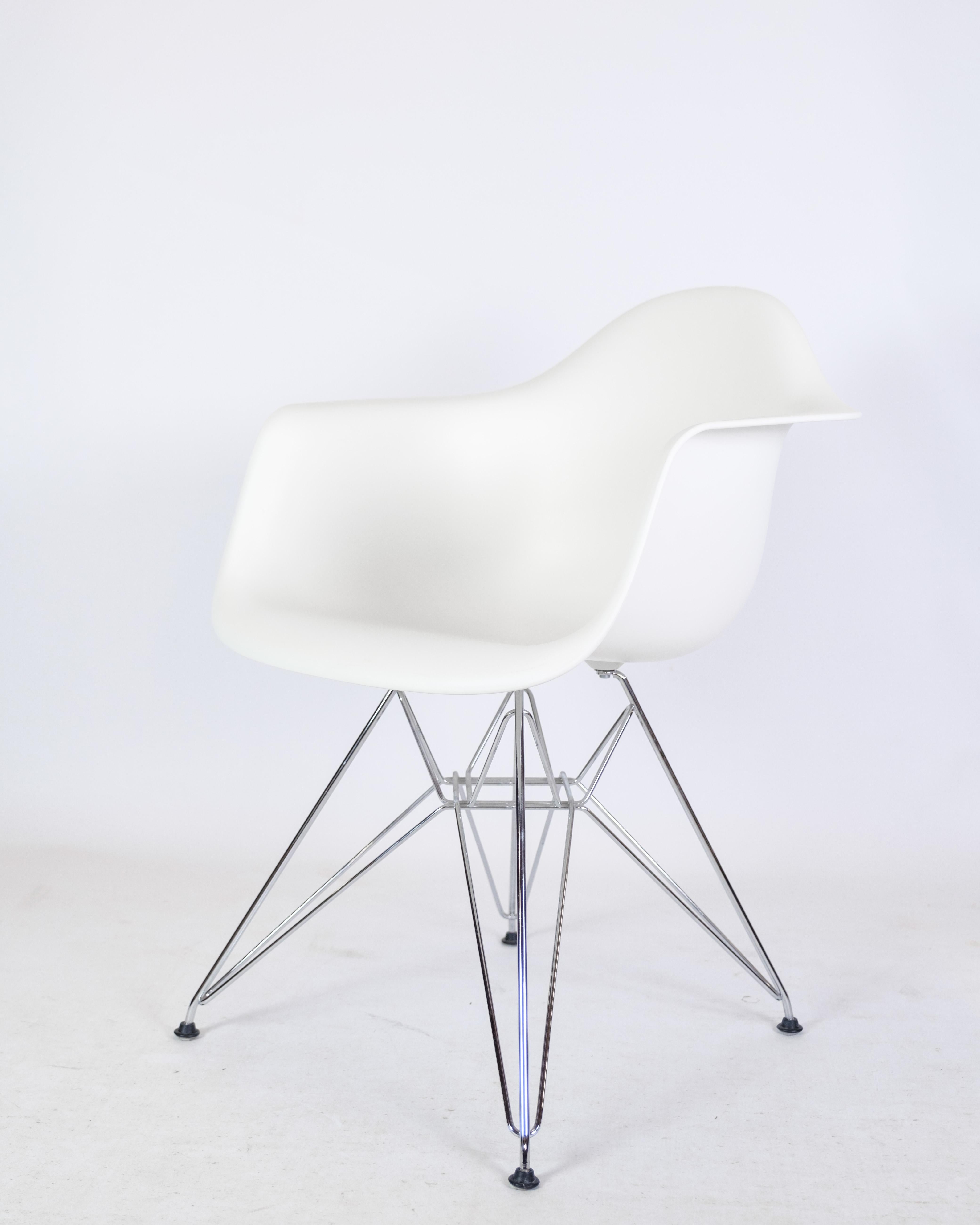 Set of 6 chairs by Charles & Ray Eames for Vitra from 2011  For Sale 4