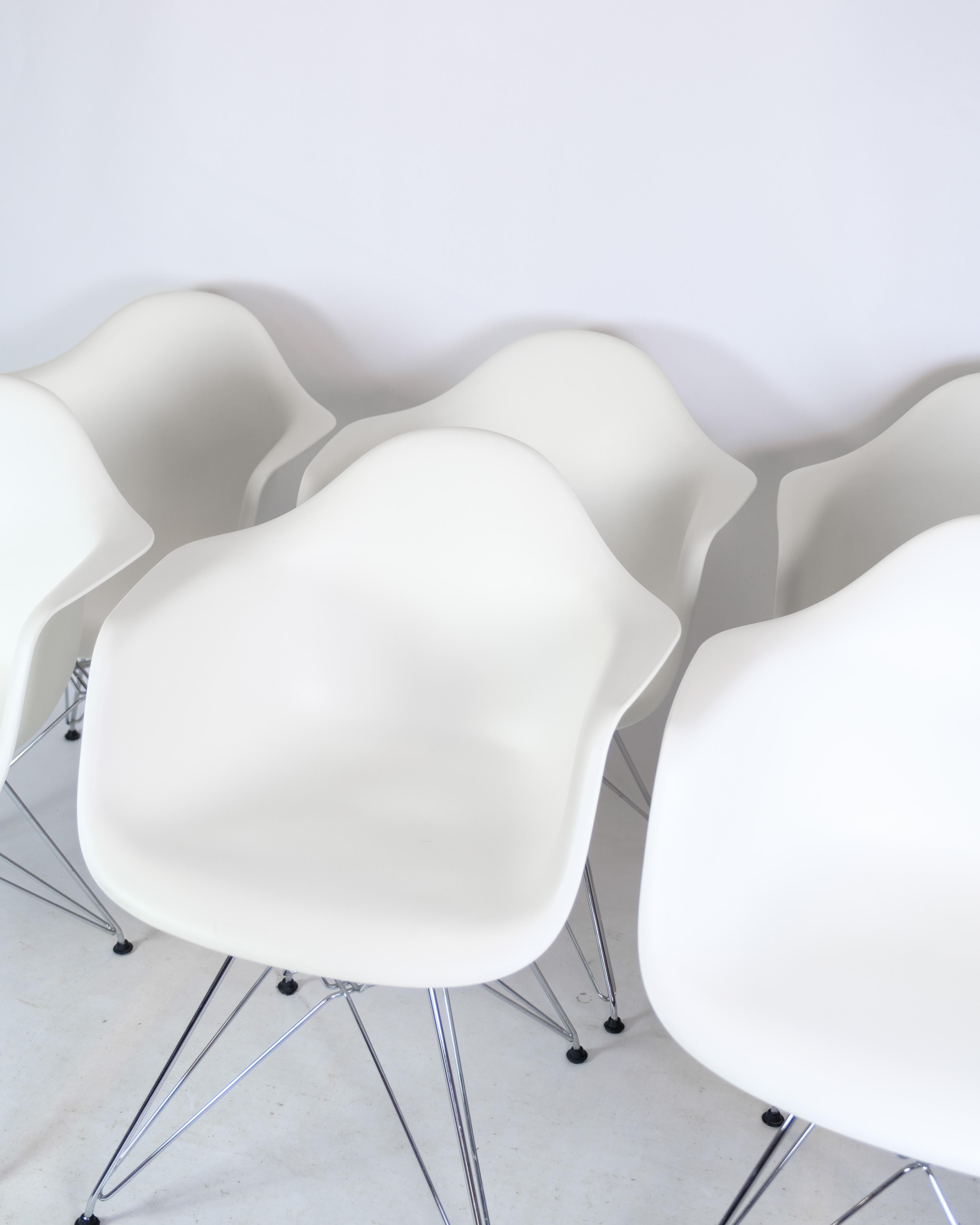 Scandinavian Modern Set of 6 chairs by Charles & Ray Eames for Vitra from 2011  For Sale