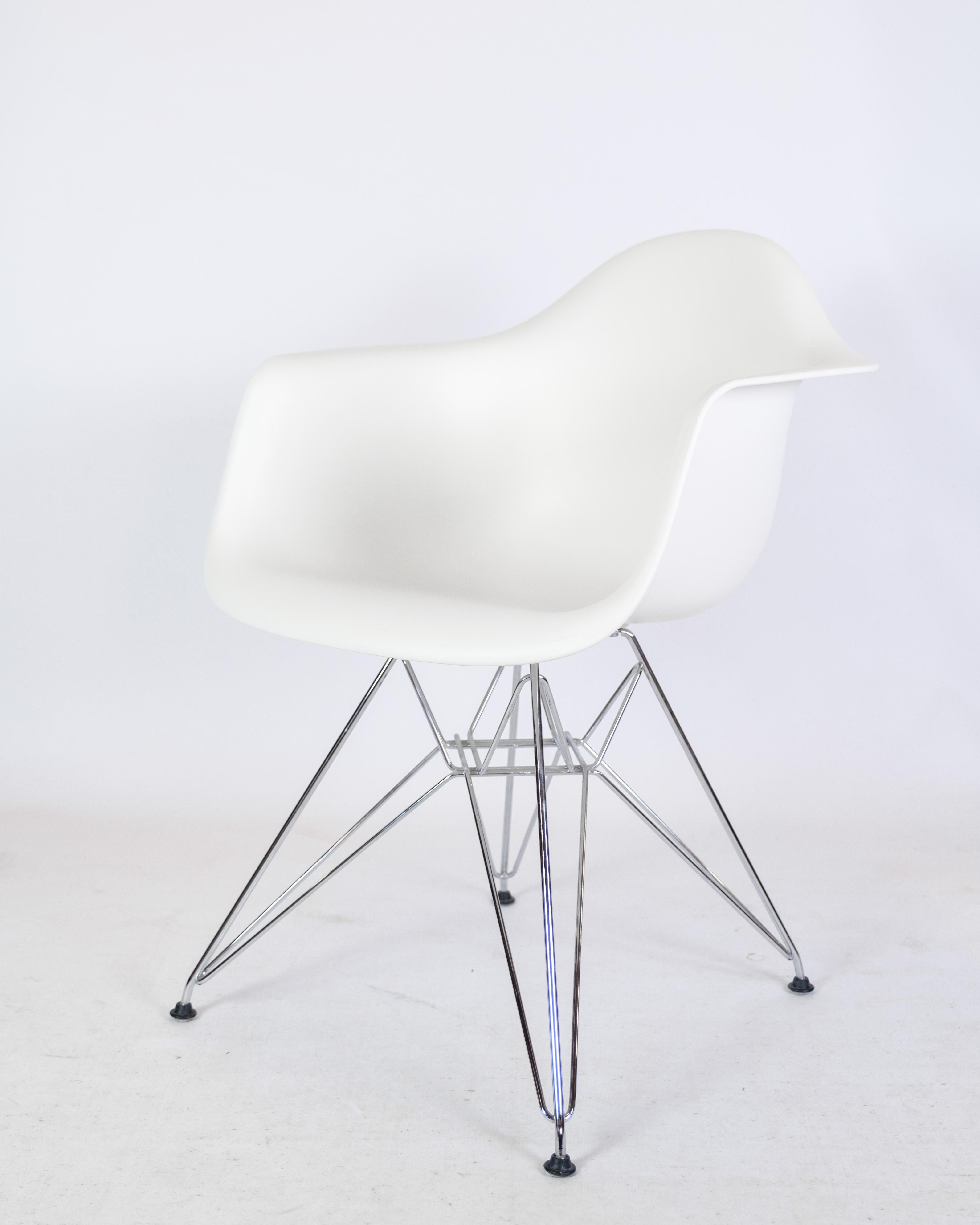 Contemporary Set of 6 chairs by Charles & Ray Eames for Vitra from 2011  For Sale