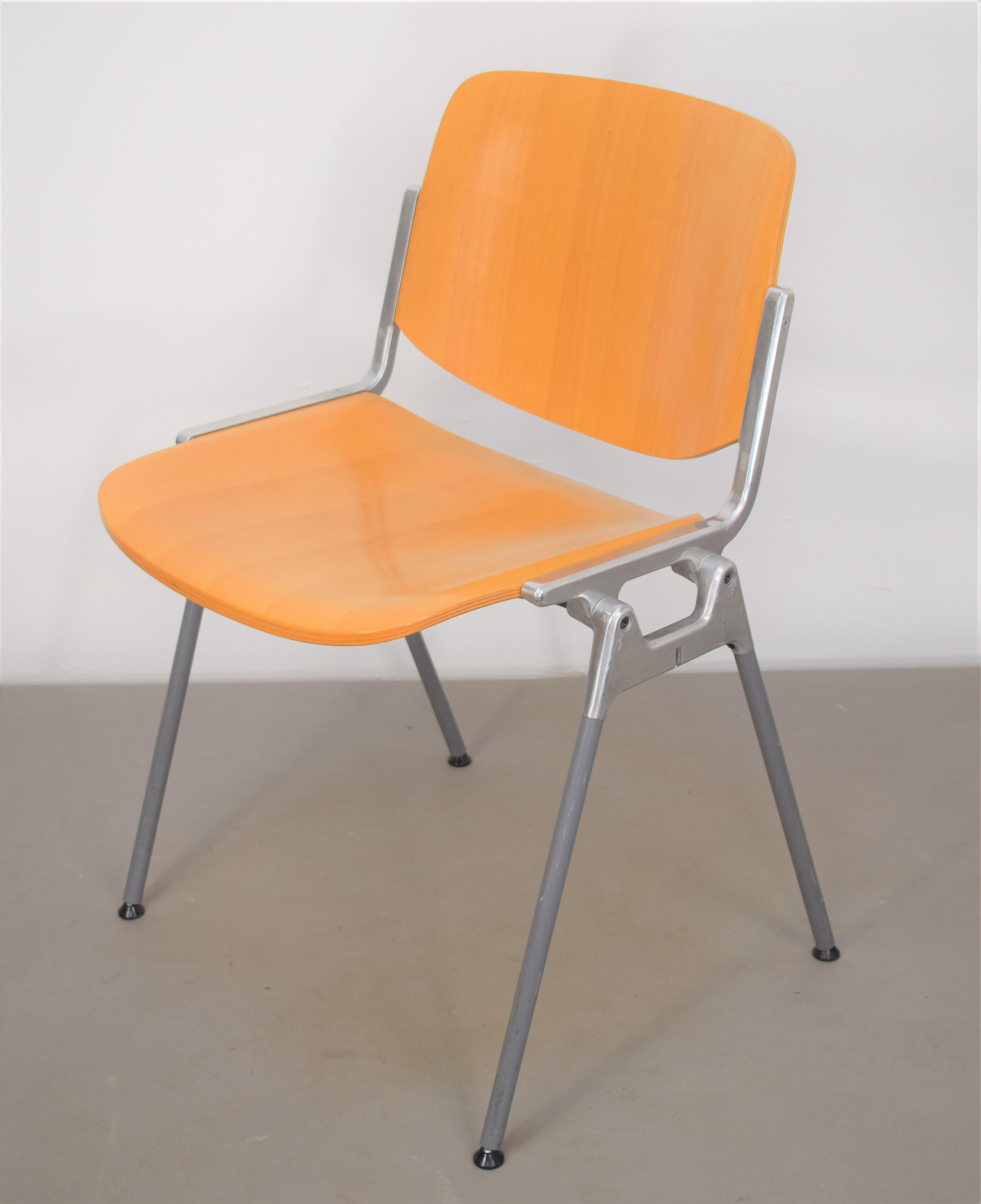 Mid-Century Modern Set of 6 Chairs by Giancarlo Piretti for a. Castelli, Model 