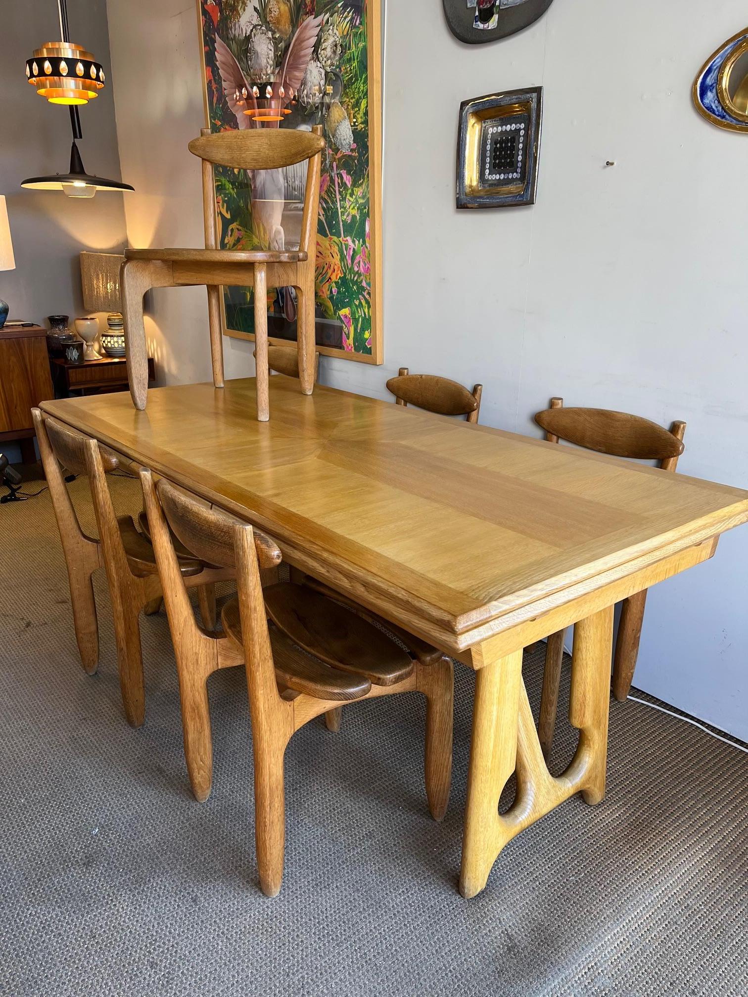 Fait main Ensemble de 6 chaises par Guillerme et Chambron, France, vers les années 1960 en vente