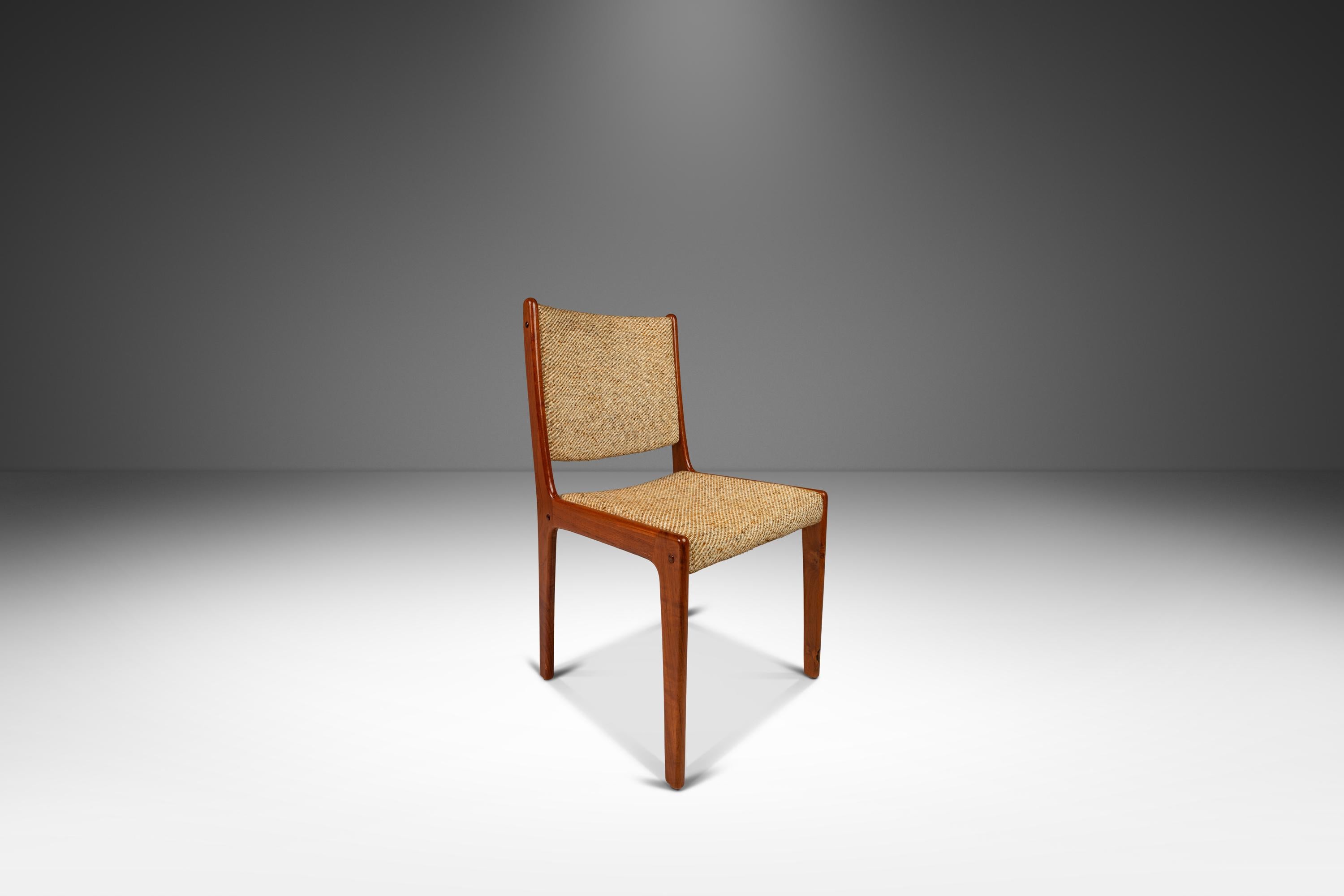 Mid-Century Modern Set of 6 Chairs by Johannes Andersen for Farsø Stolefabrik, Denmark, c. 1970's For Sale