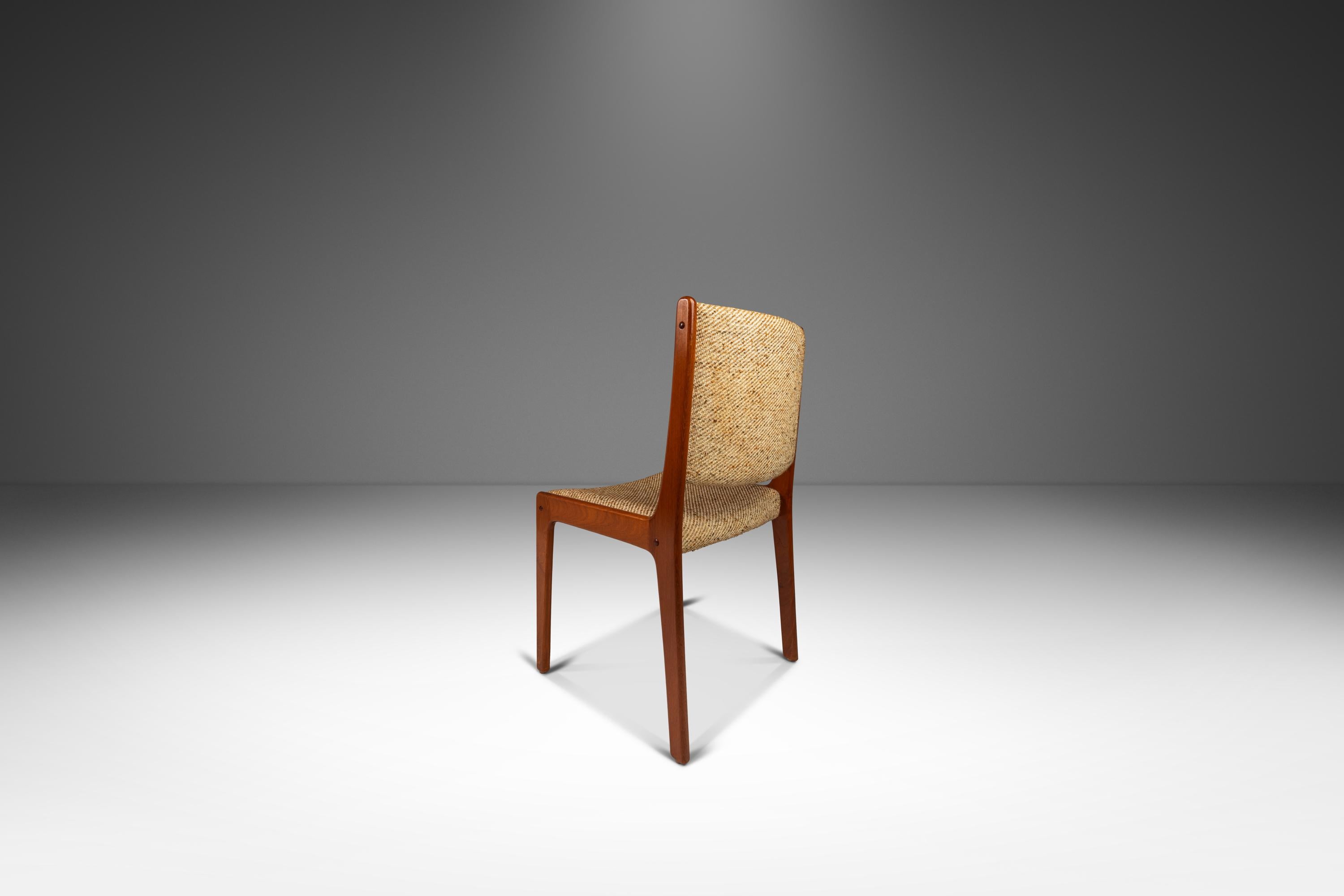 Teak Set of 6 Chairs by Johannes Andersen for Farsø Stolefabrik, Denmark, c. 1970's For Sale