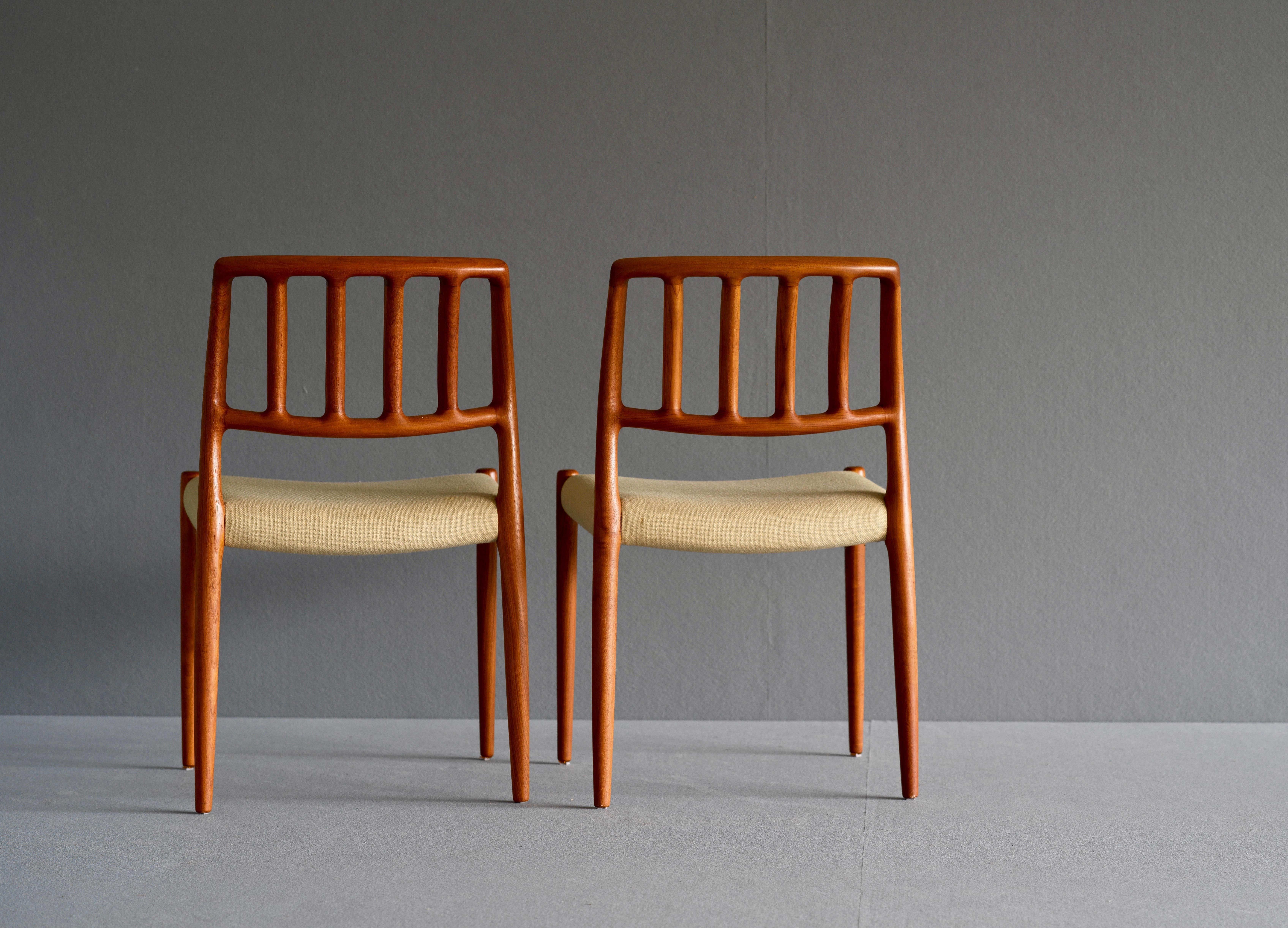 Set of 6 Chairs by Neils Moller in Teak In Good Condition For Sale In Singapore, SG
