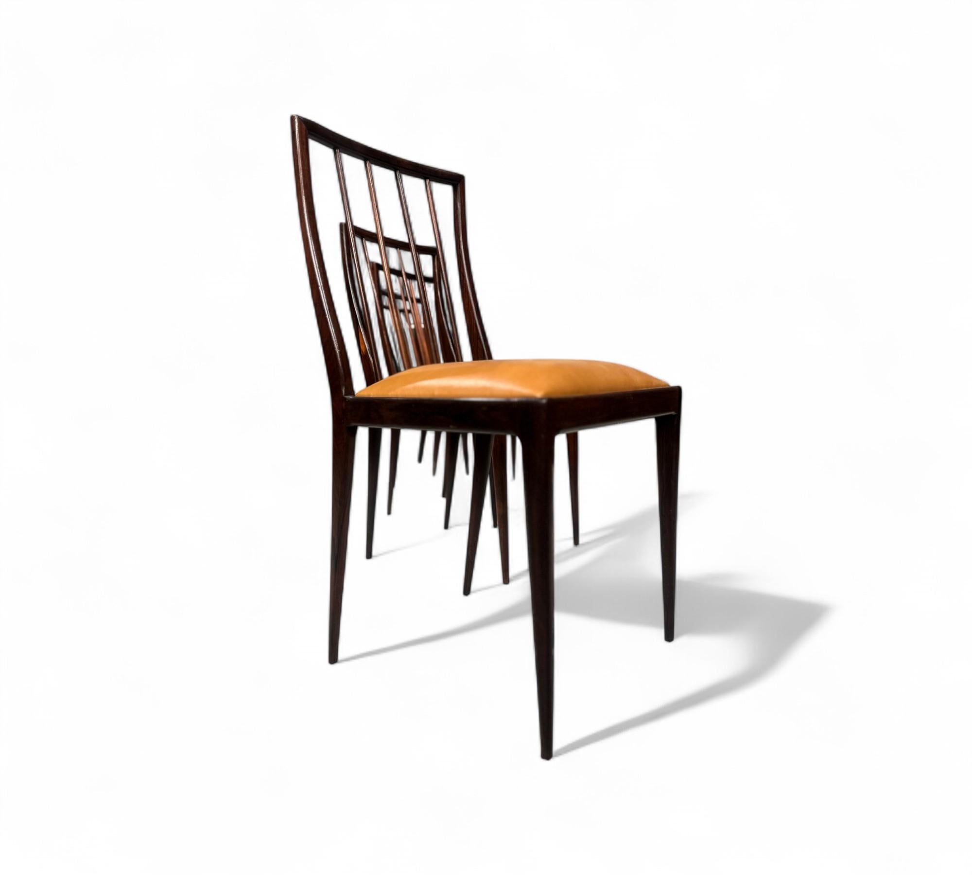 Brazilian Set of 6 Chairs in Hardwood & Leather by Geraldo de Barros, c. 1950 For Sale