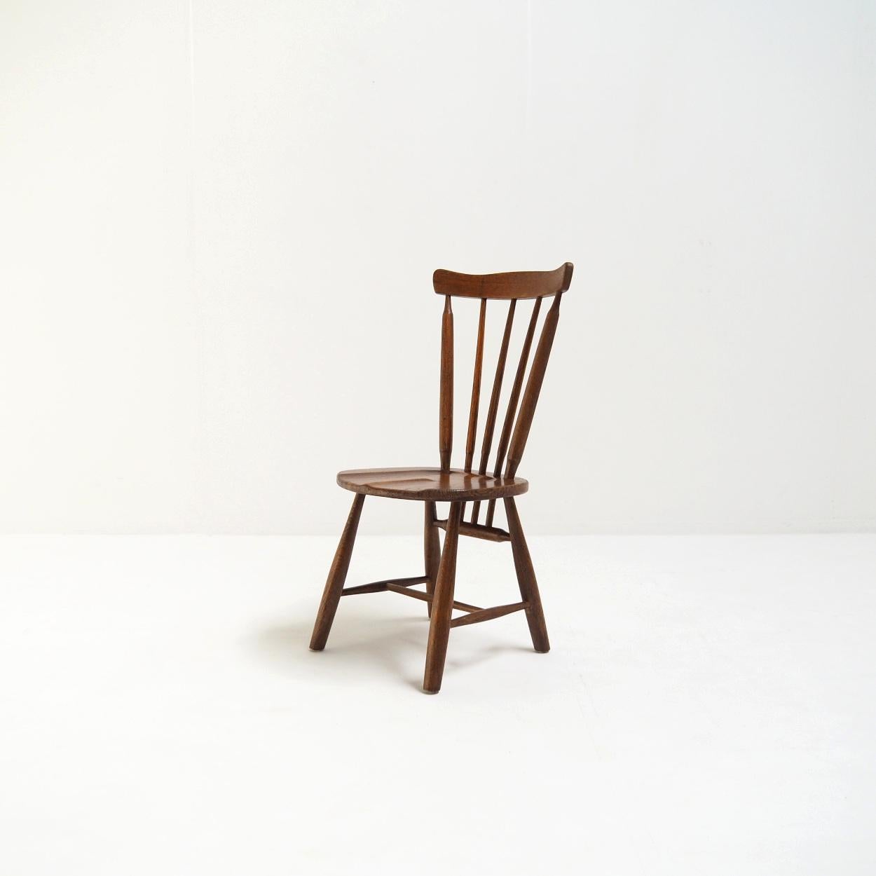 Tacheté Ensemble de 6 chaises de style brutaliste Japandi en vente