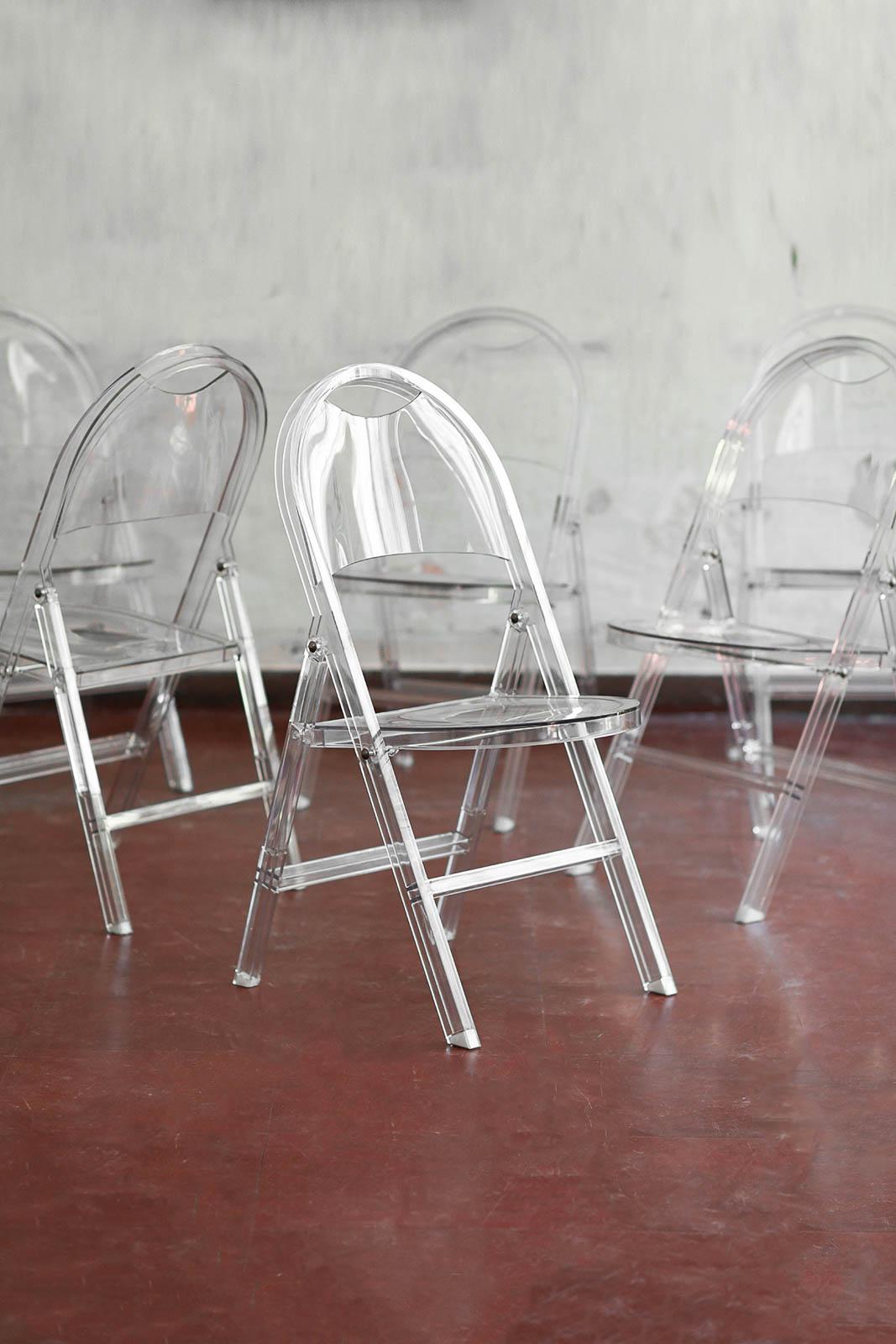 Chaises pliantes Tric d'Achille et Pier Giacomo Castiglioni pour BBB EMMEBONACINA, 1960, ensemble de 6
Détails du produit
Logo embossé sur la structure.
Entièrement en plexiglas transparent, avec une assise et un dossier arrondis, et des pieds de