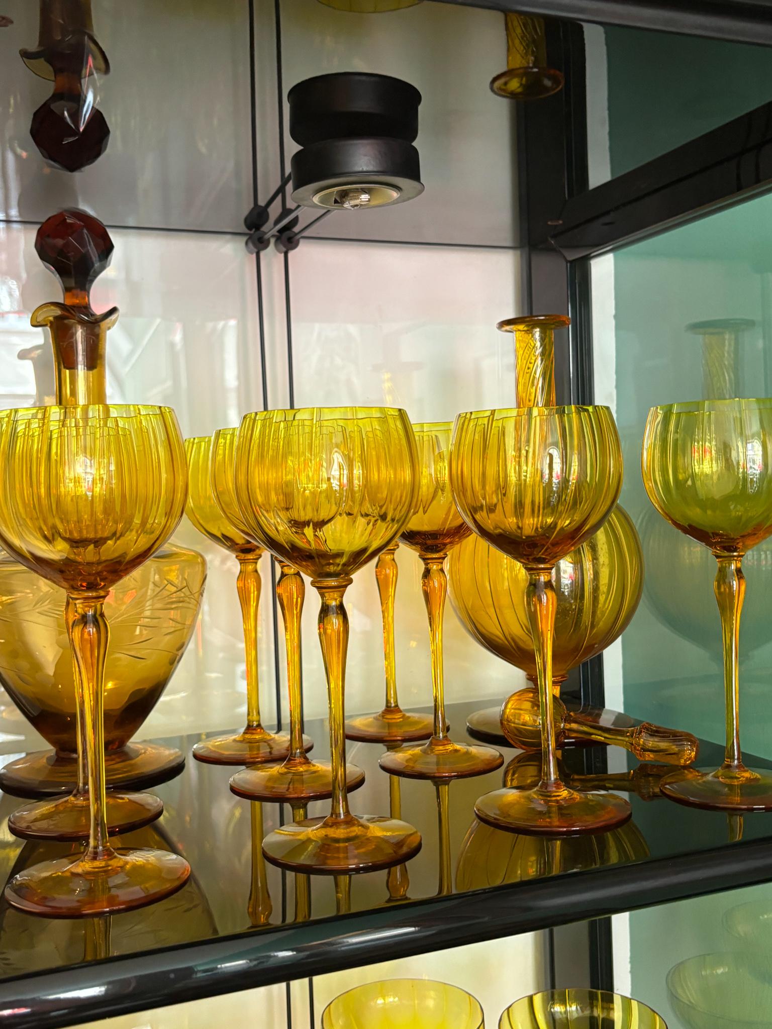 Set of 6 Champagne Glasses, Wine, Water, Rosolio and Bottle in Murano Glass 1940 For Sale 8