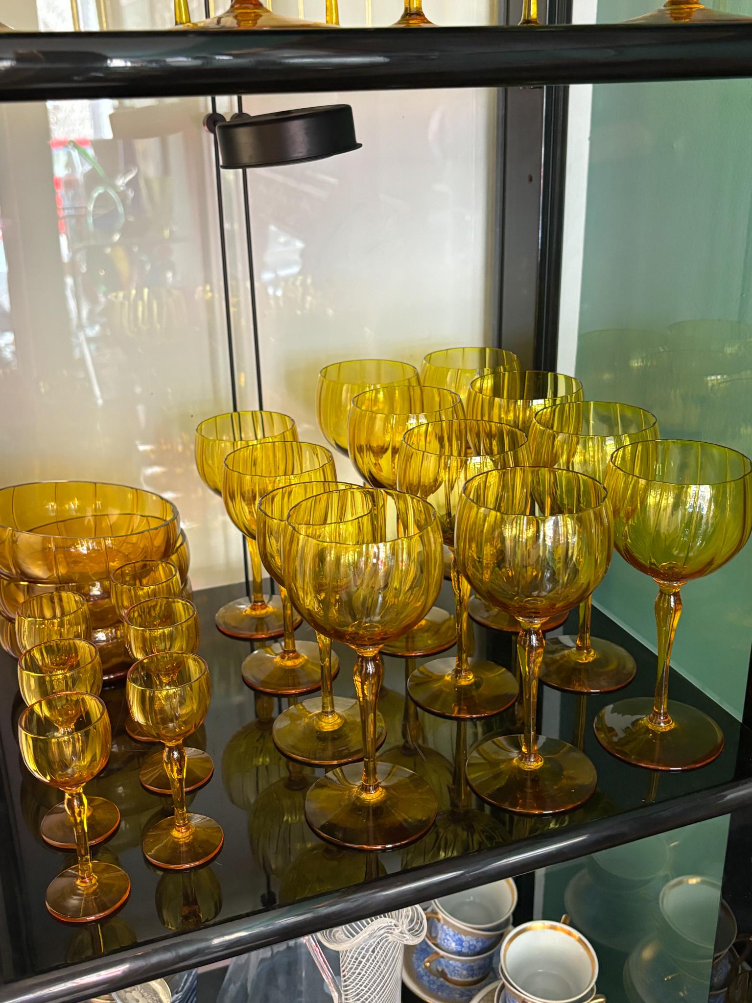 Set of 6 Champagne Glasses, Wine, Water, Rosolio and Bottle in Murano Glass 1940 For Sale 10