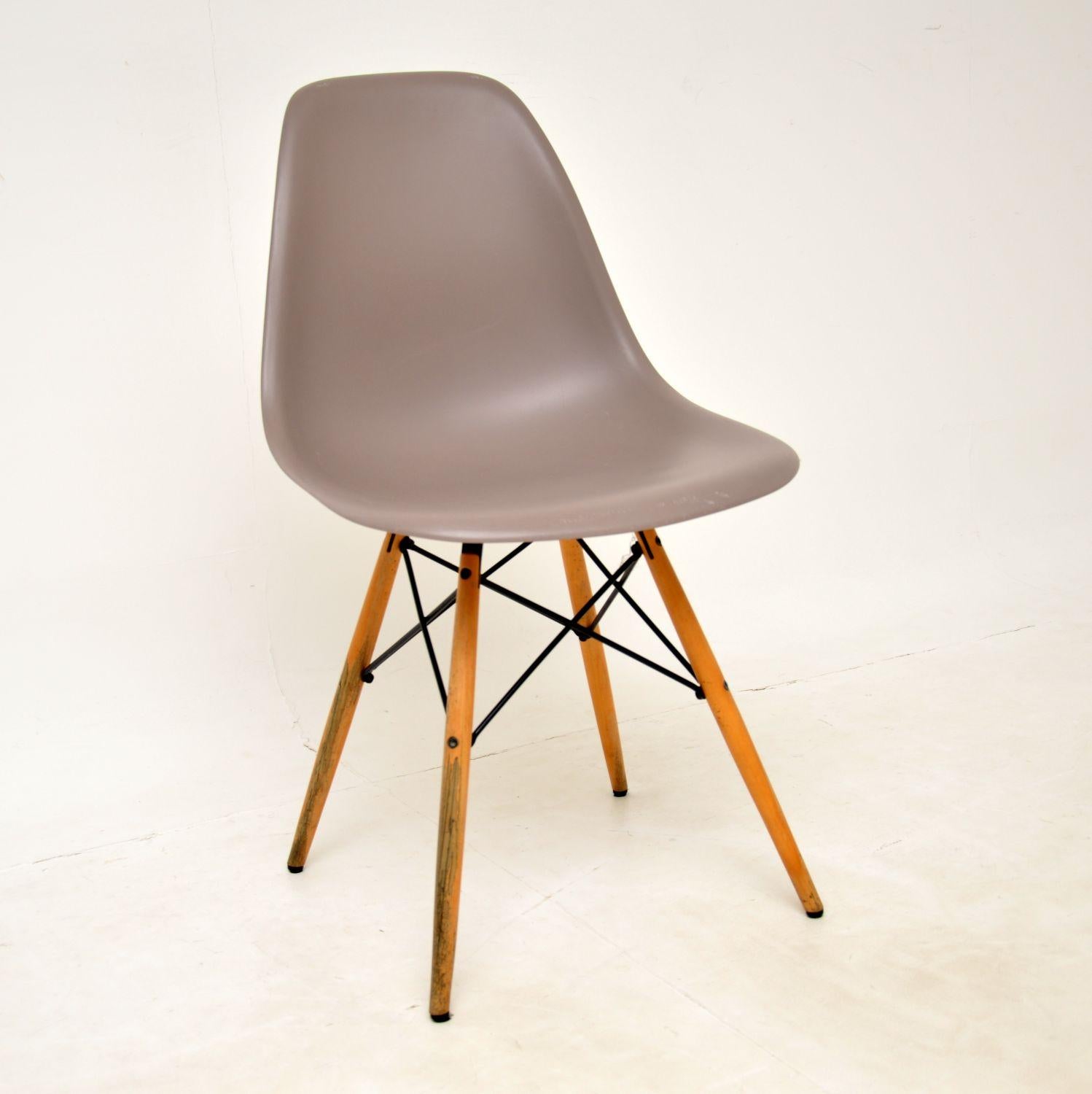 Set of 6 Charles Eames for Vitra DSW Dining Chairs 2