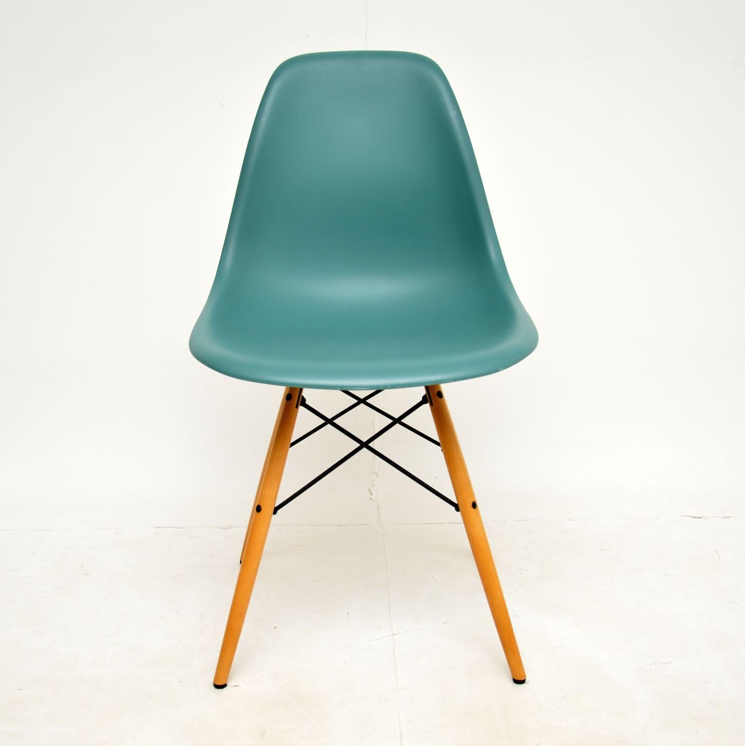 vitra eames dining chair