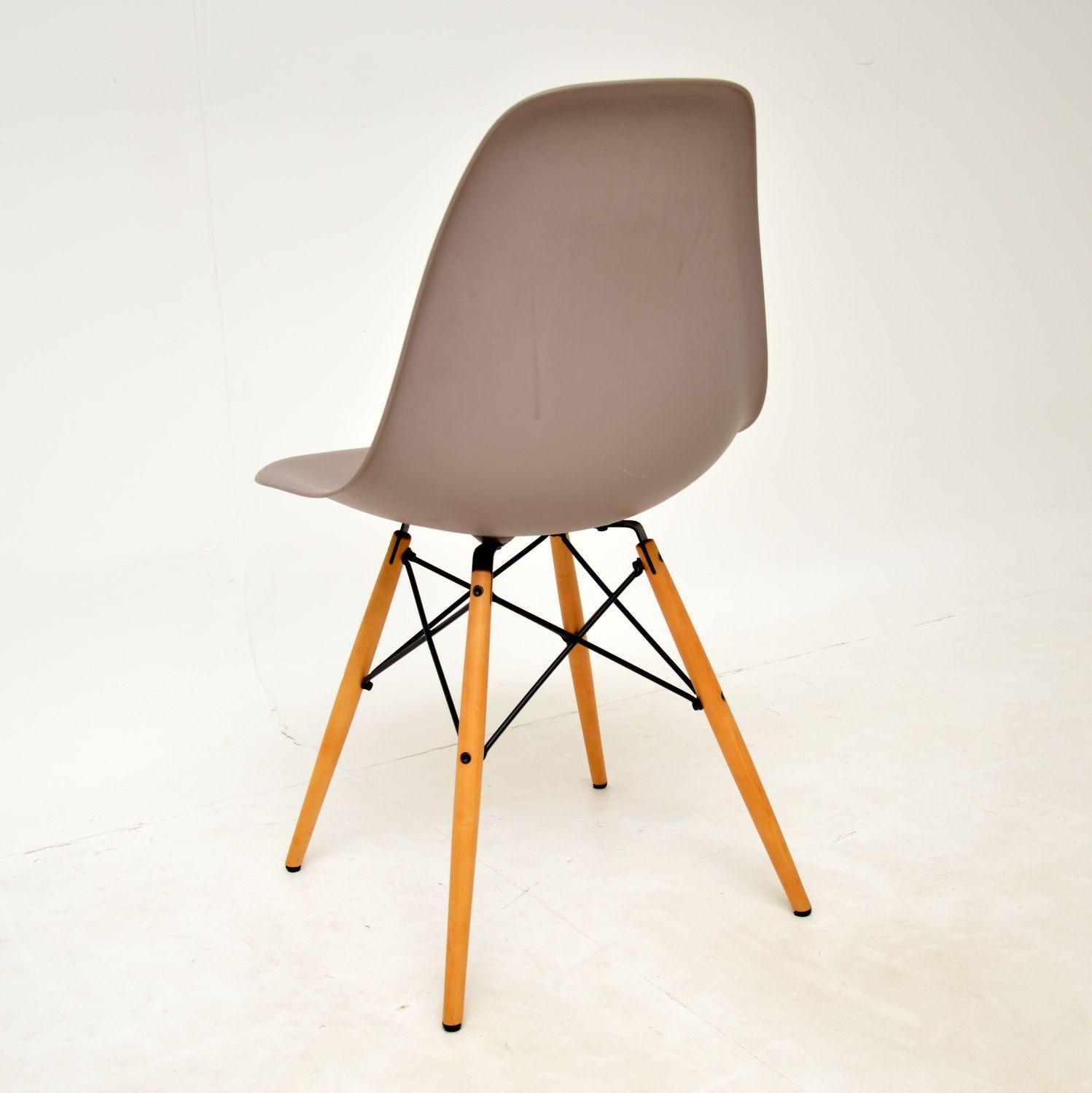 Set of 6 Charles Eames for Vitra DSW Dining Chairs 1