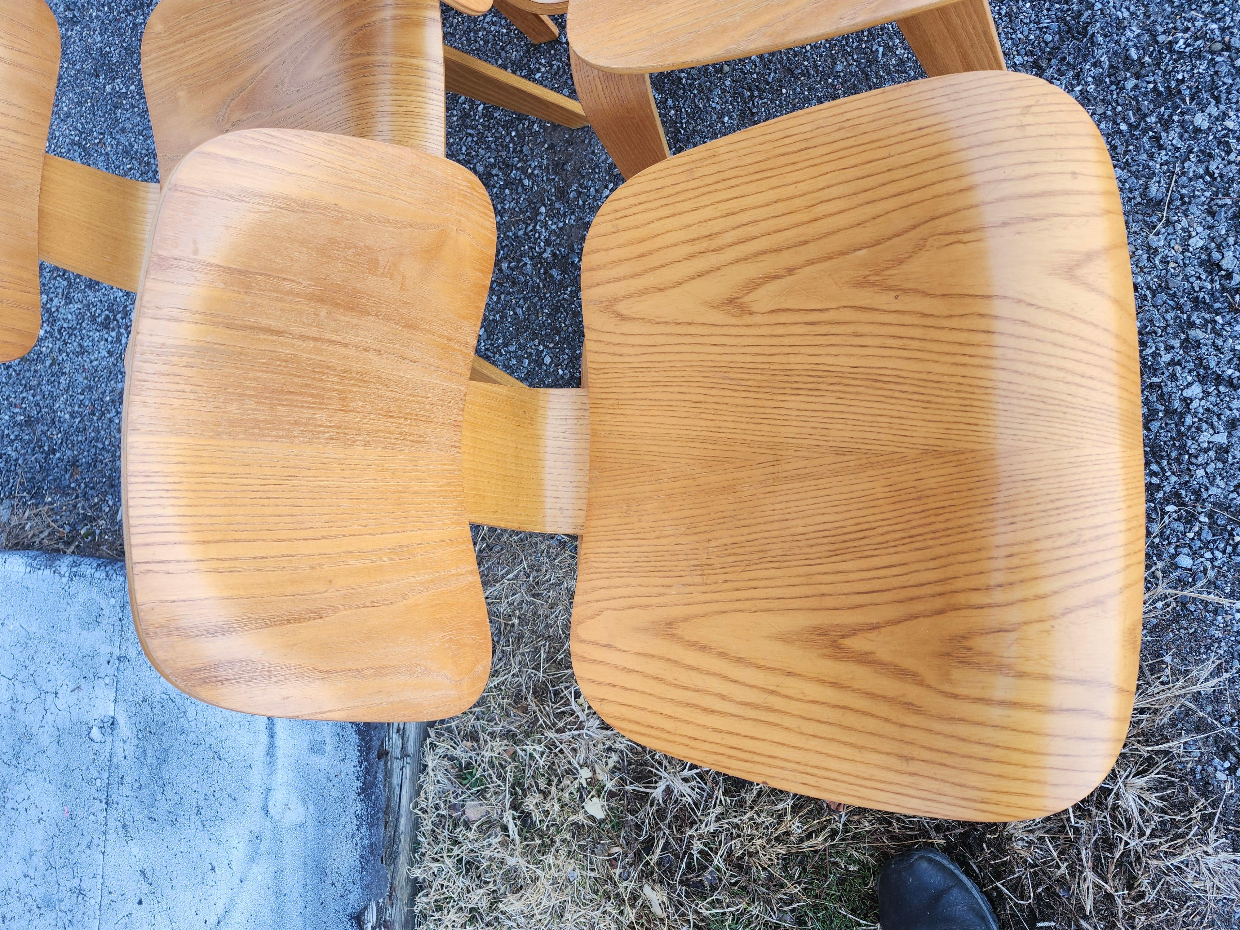 Set di 6 sedie da pranzo Charles and Ray Eames DCW per Herman Miller in frassino in vendita 4