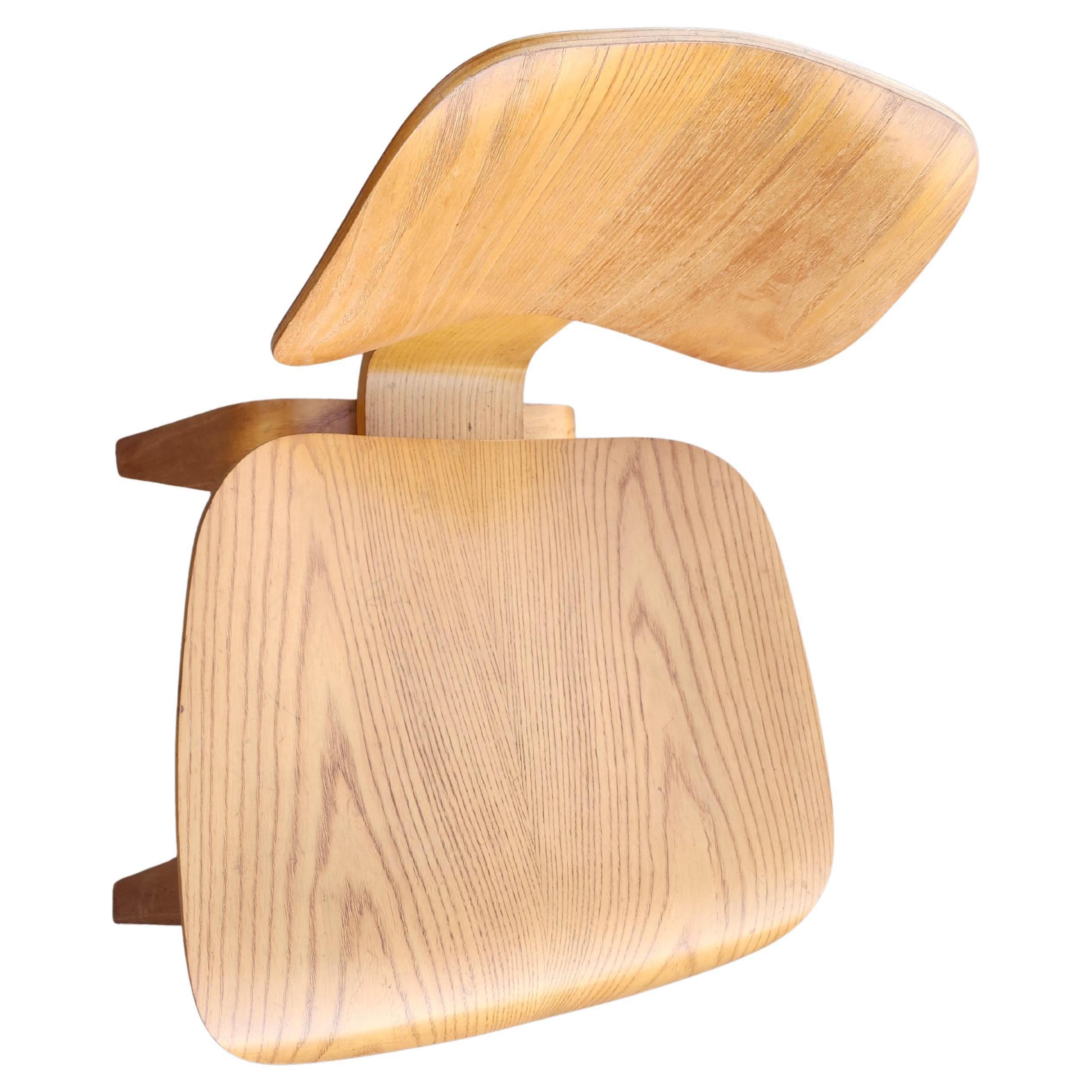Set di 6 sedie da pranzo Charles and Ray Eames DCW per Herman Miller in frassino In condizioni buone in vendita a Port Jervis, NY