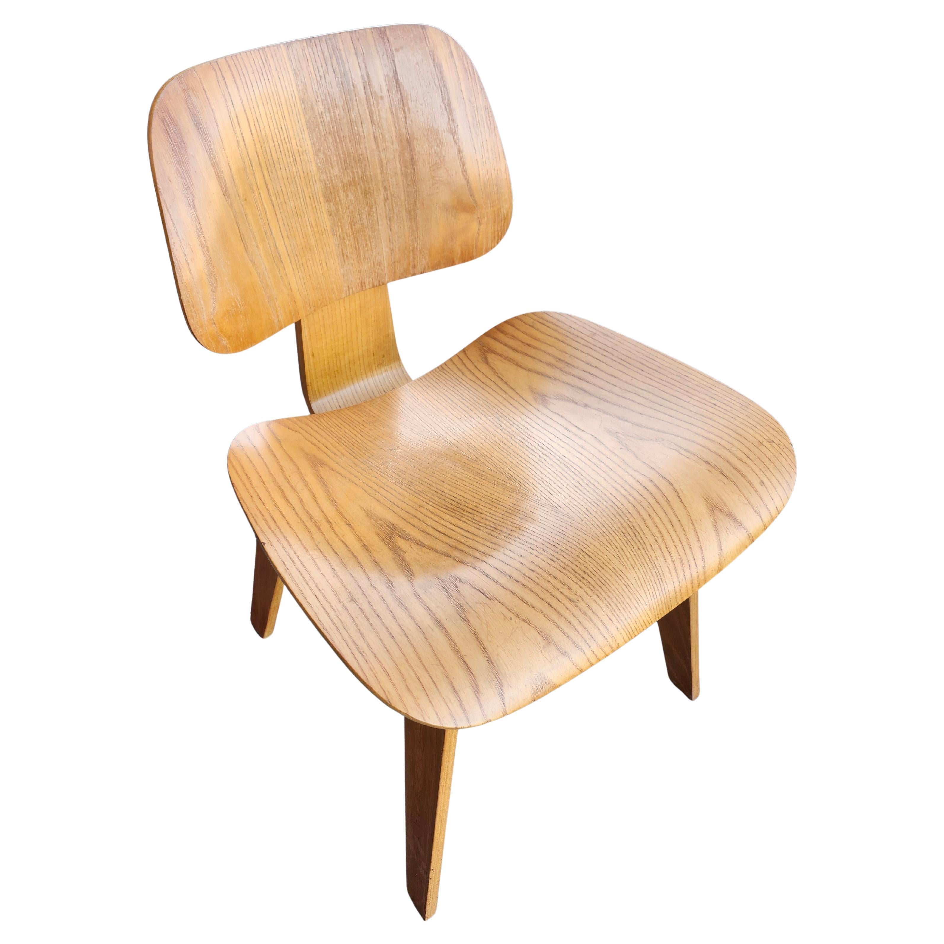 Frassino Set di 6 sedie da pranzo Charles and Ray Eames DCW per Herman Miller in frassino in vendita