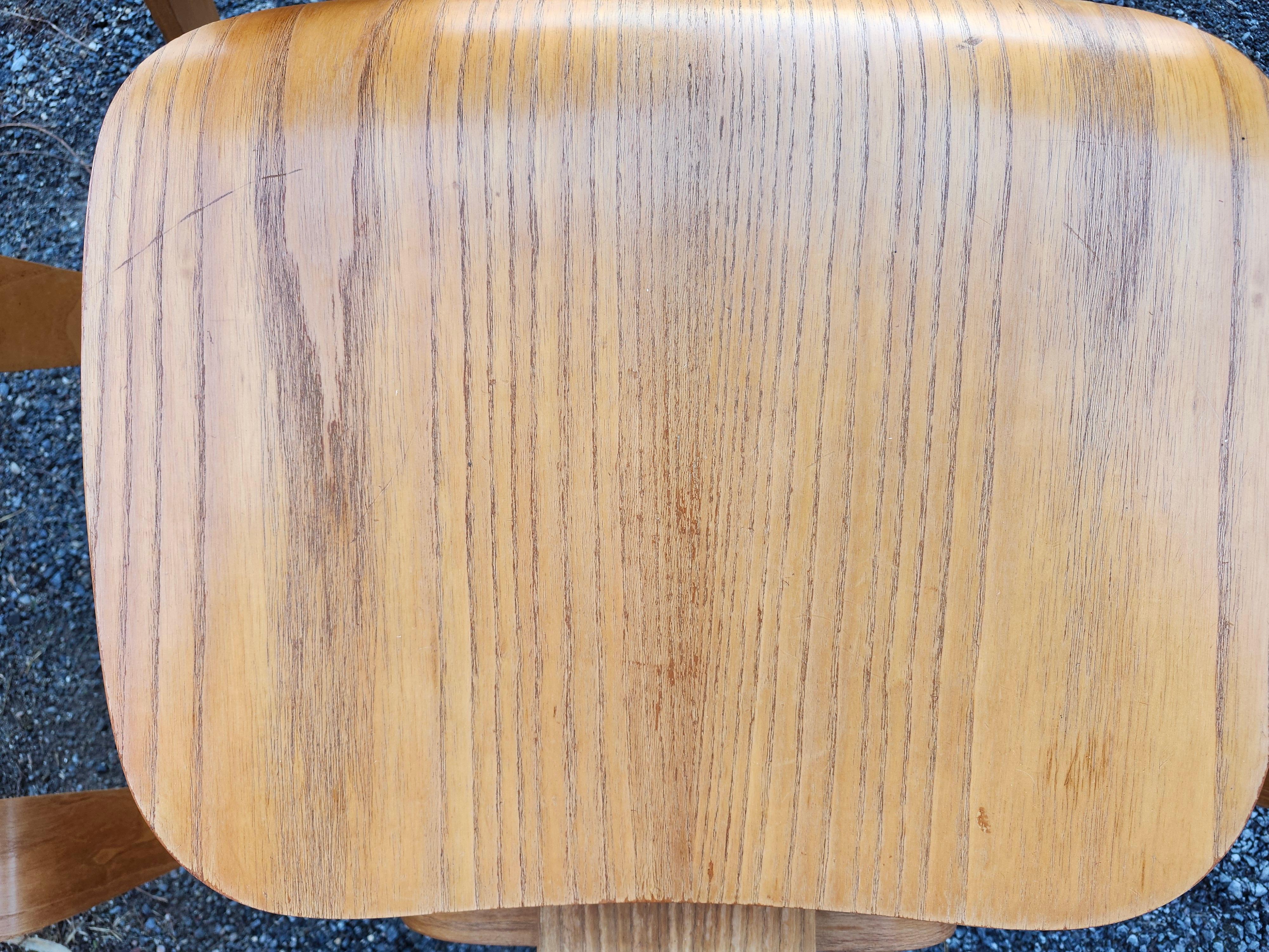 Set di 6 sedie da pranzo Charles and Ray Eames DCW per Herman Miller in frassino in vendita 1