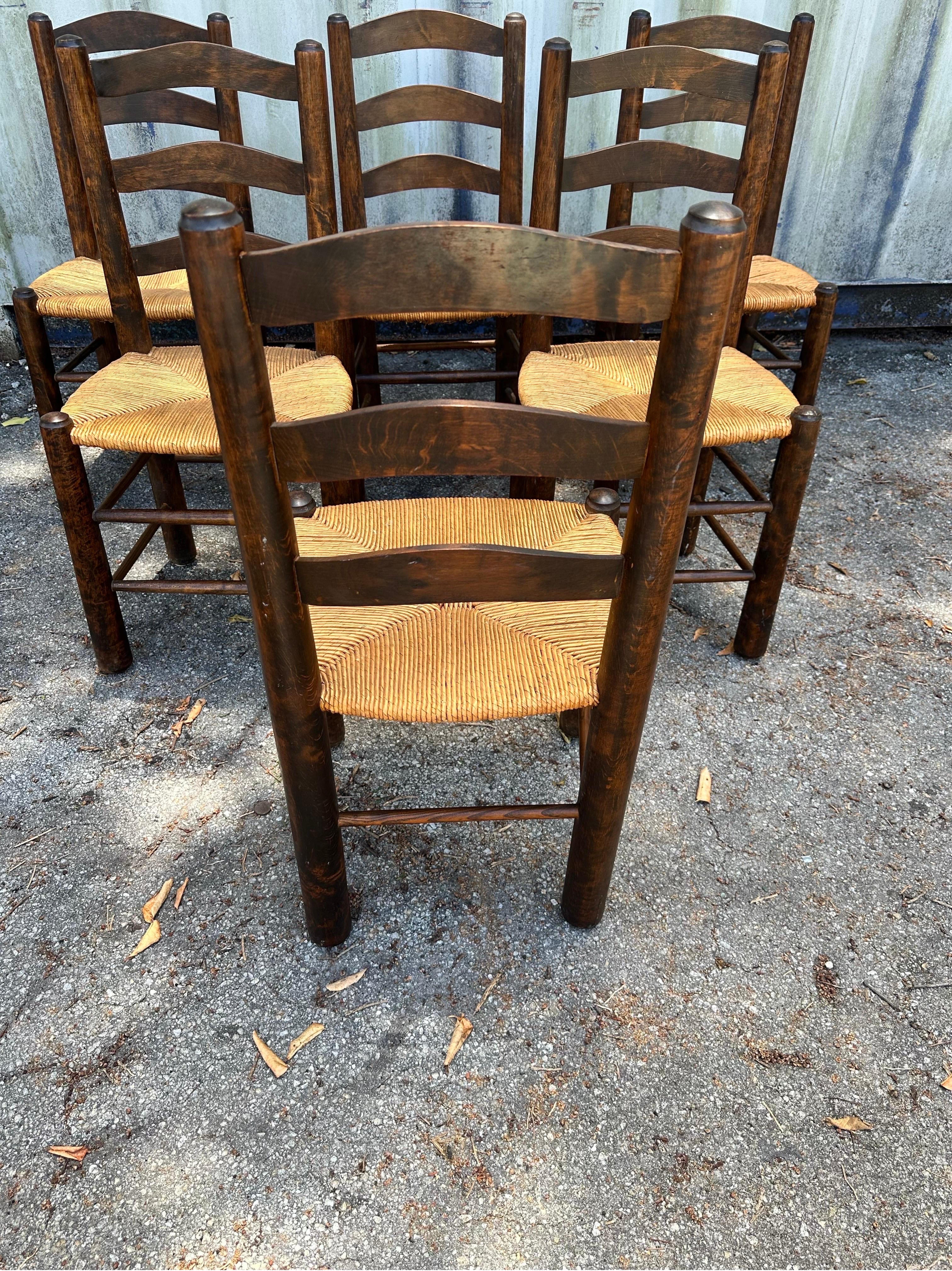 Milieu du XXe siècle Ensemble de 6 chaises jonc de style Charlotte Perriand en vente